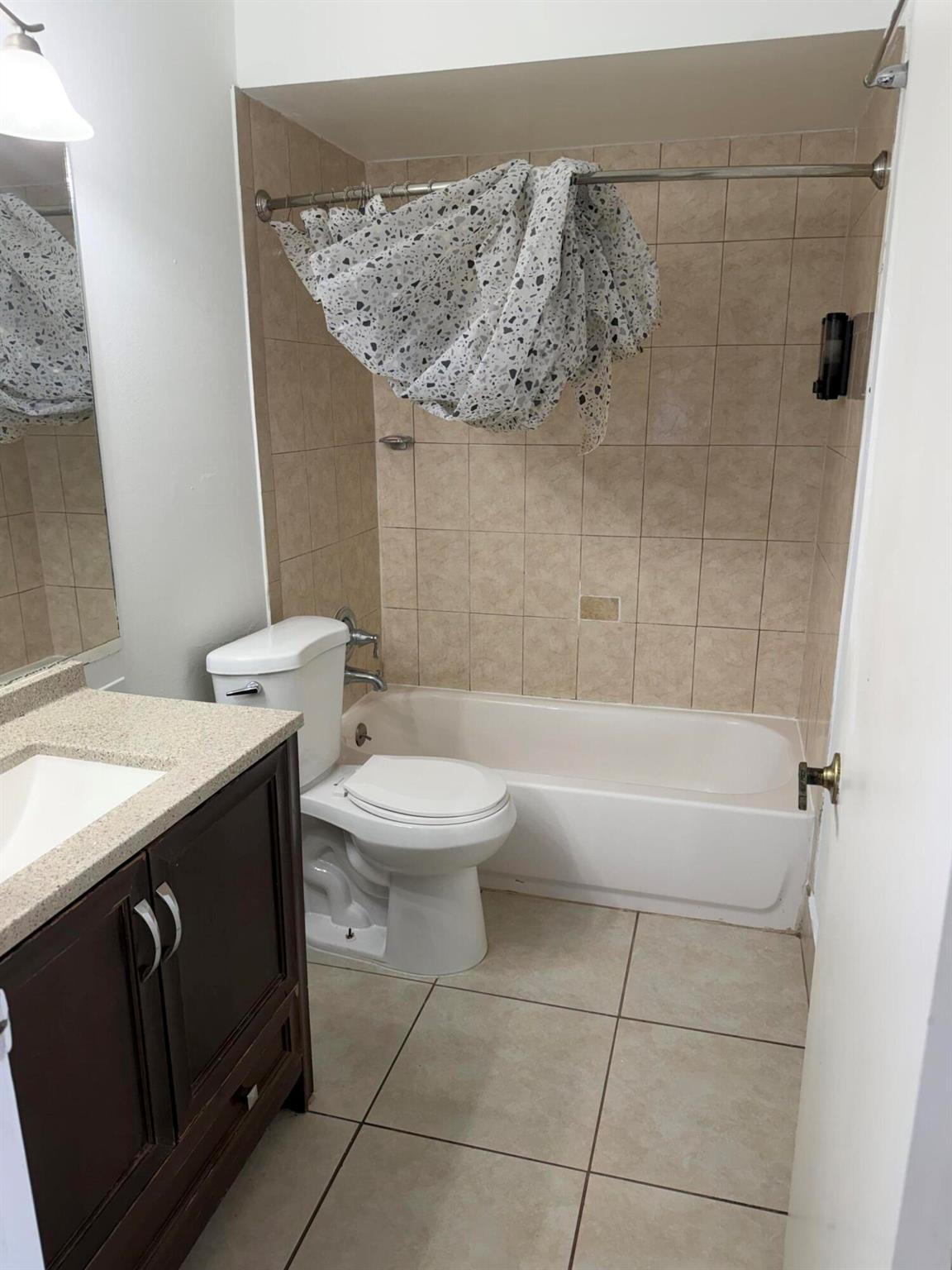 MIL-LAKE ESTATES 1 - Residential Lease