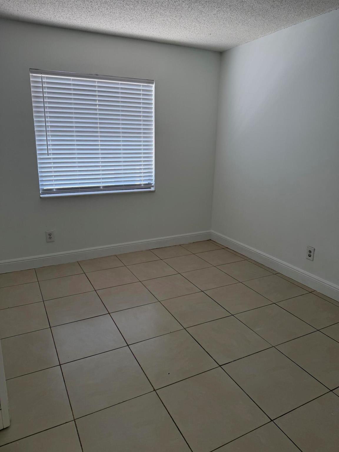 MIL-LAKE ESTATES 1 - Residential Lease