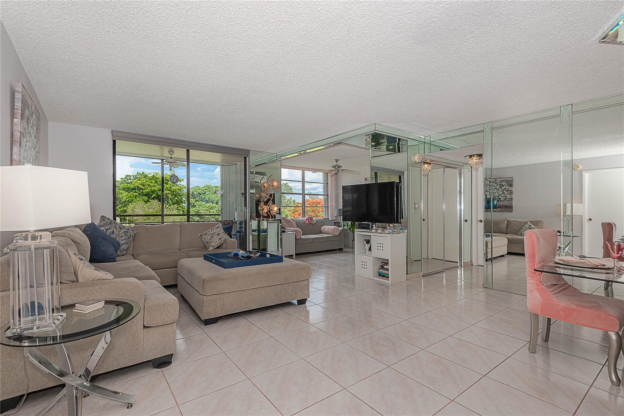 900 Saint Charles Pl 310, Pembroke Pines, FL, 33026/$275,000 4 900 Saint Charles Pl 310