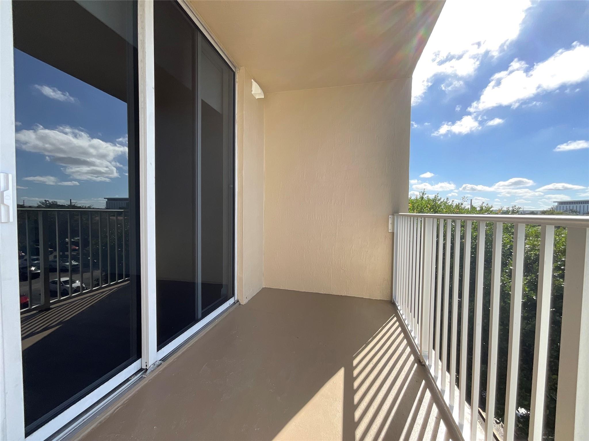 ROYAL PALMS - Residential Lease