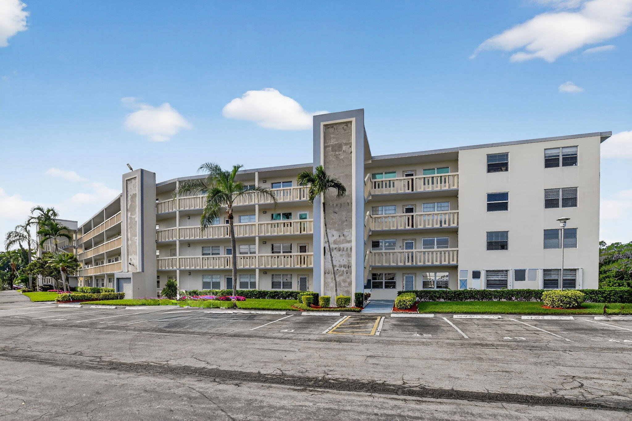 AINSLIE AT CENTURY VILLAGE CONDO - Residential