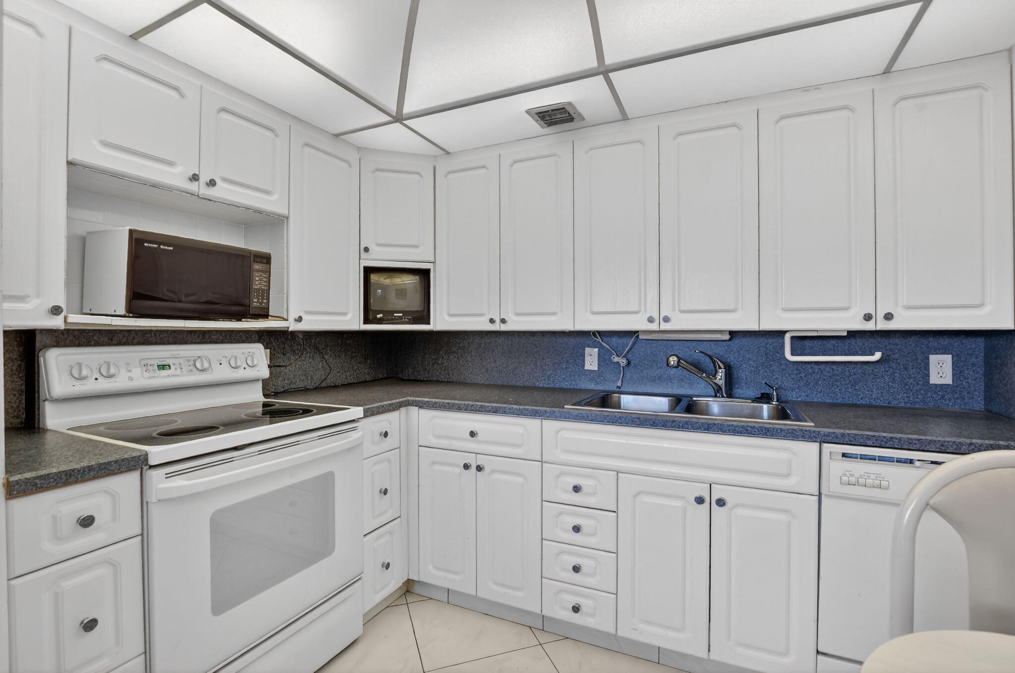 AINSLIE AT CENTURY VILLAGE CONDO - Residential