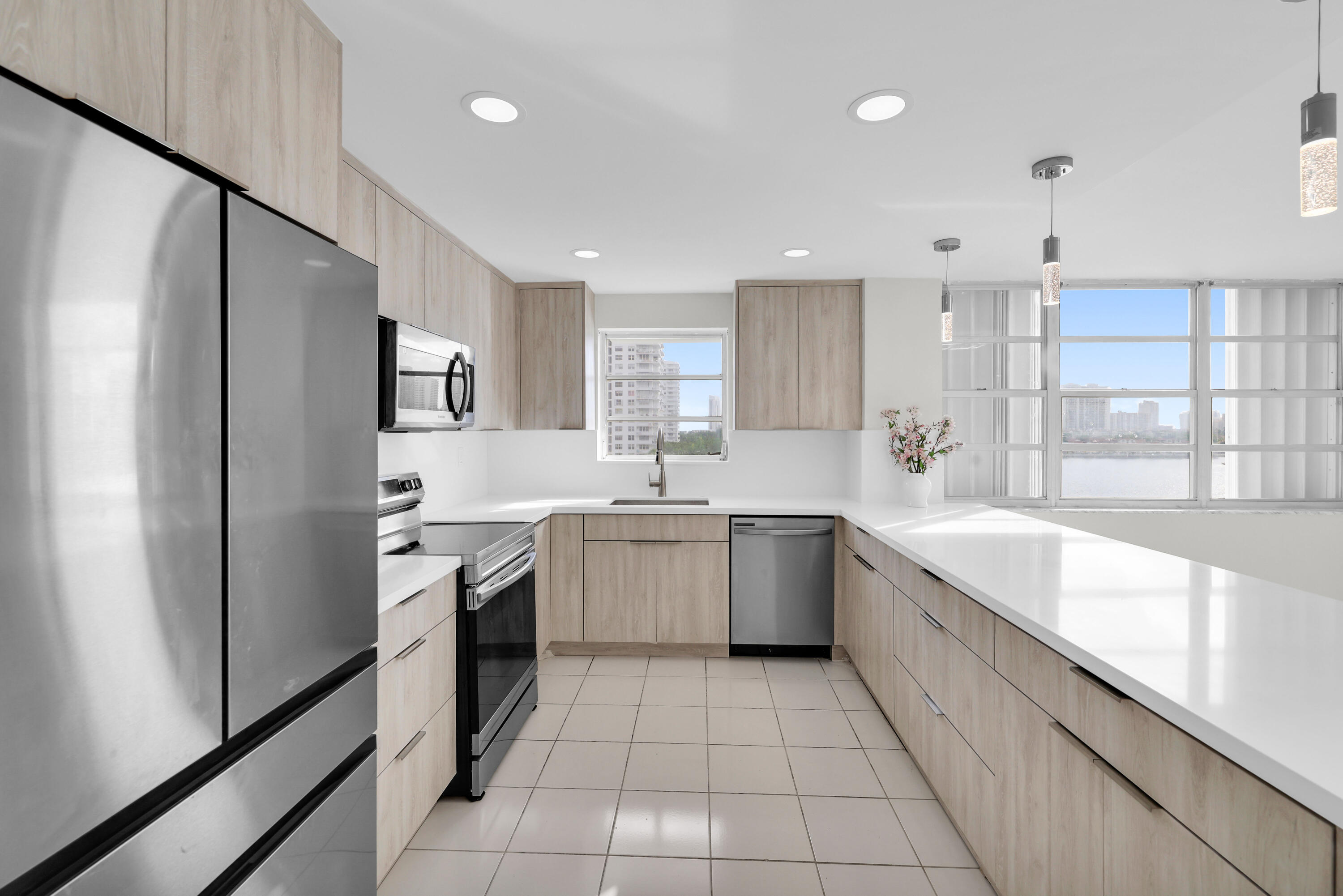 COMMODORE PLAZA CONDO - Residential