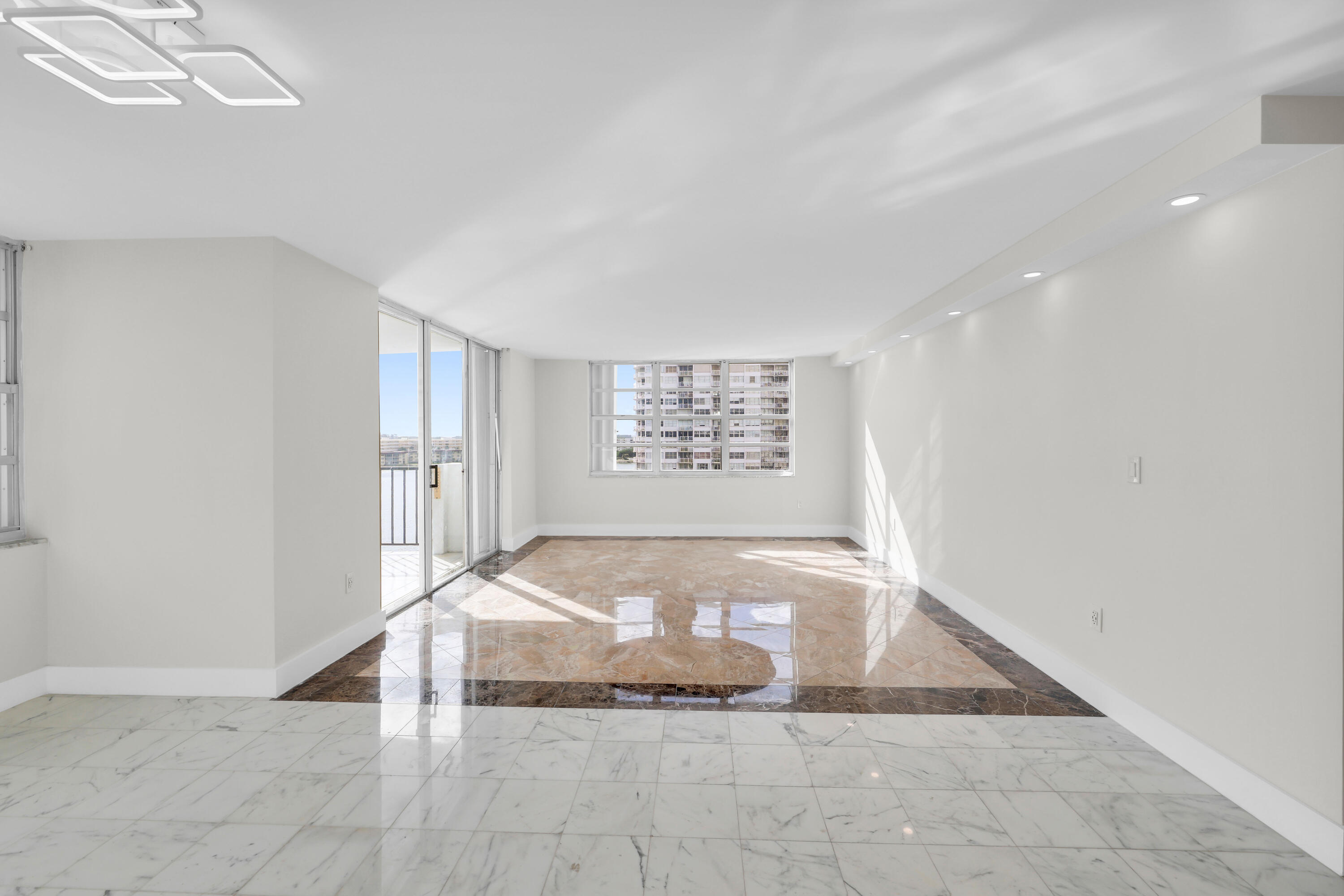 COMMODORE PLAZA CONDO - Residential