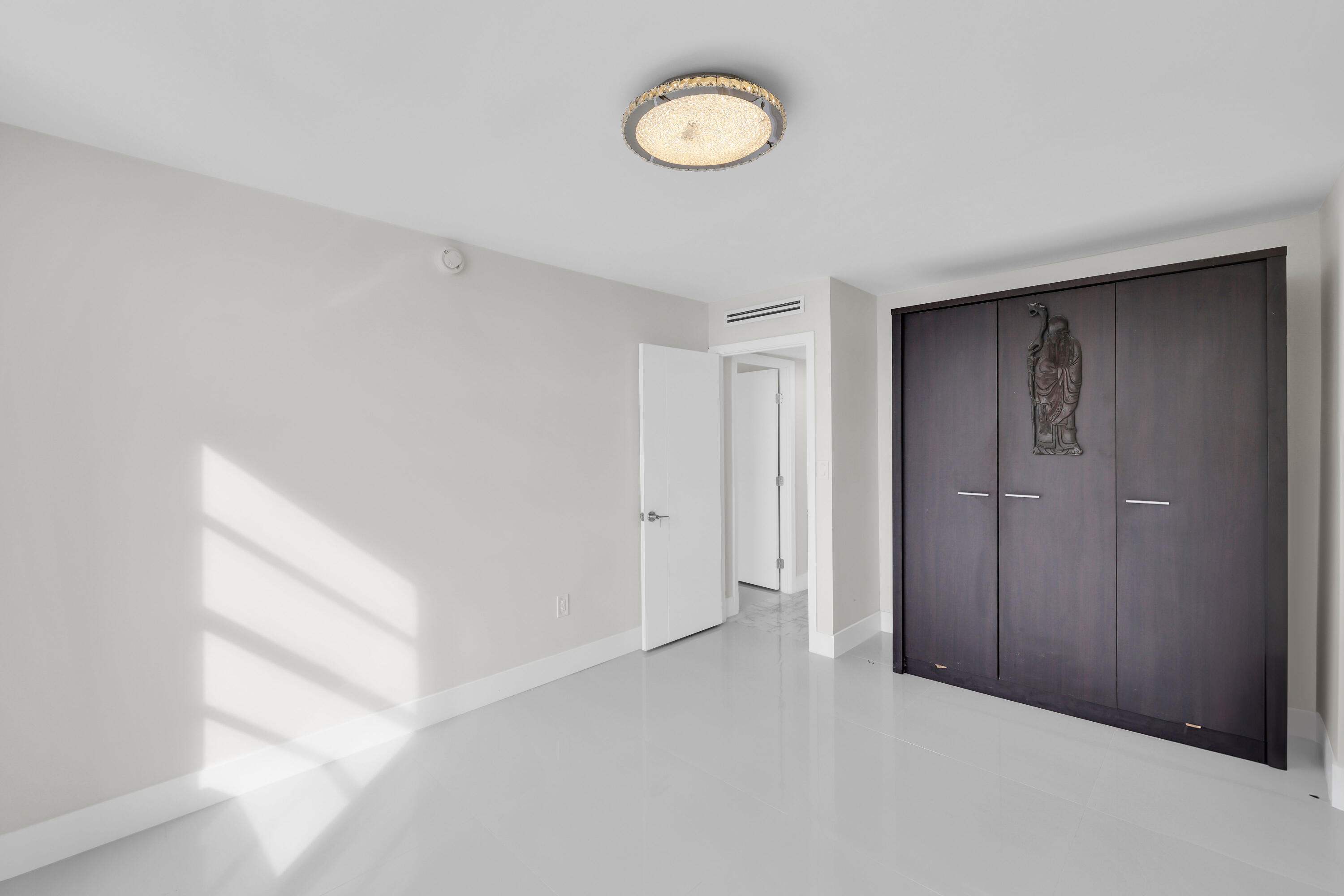 COMMODORE PLAZA CONDO - Residential