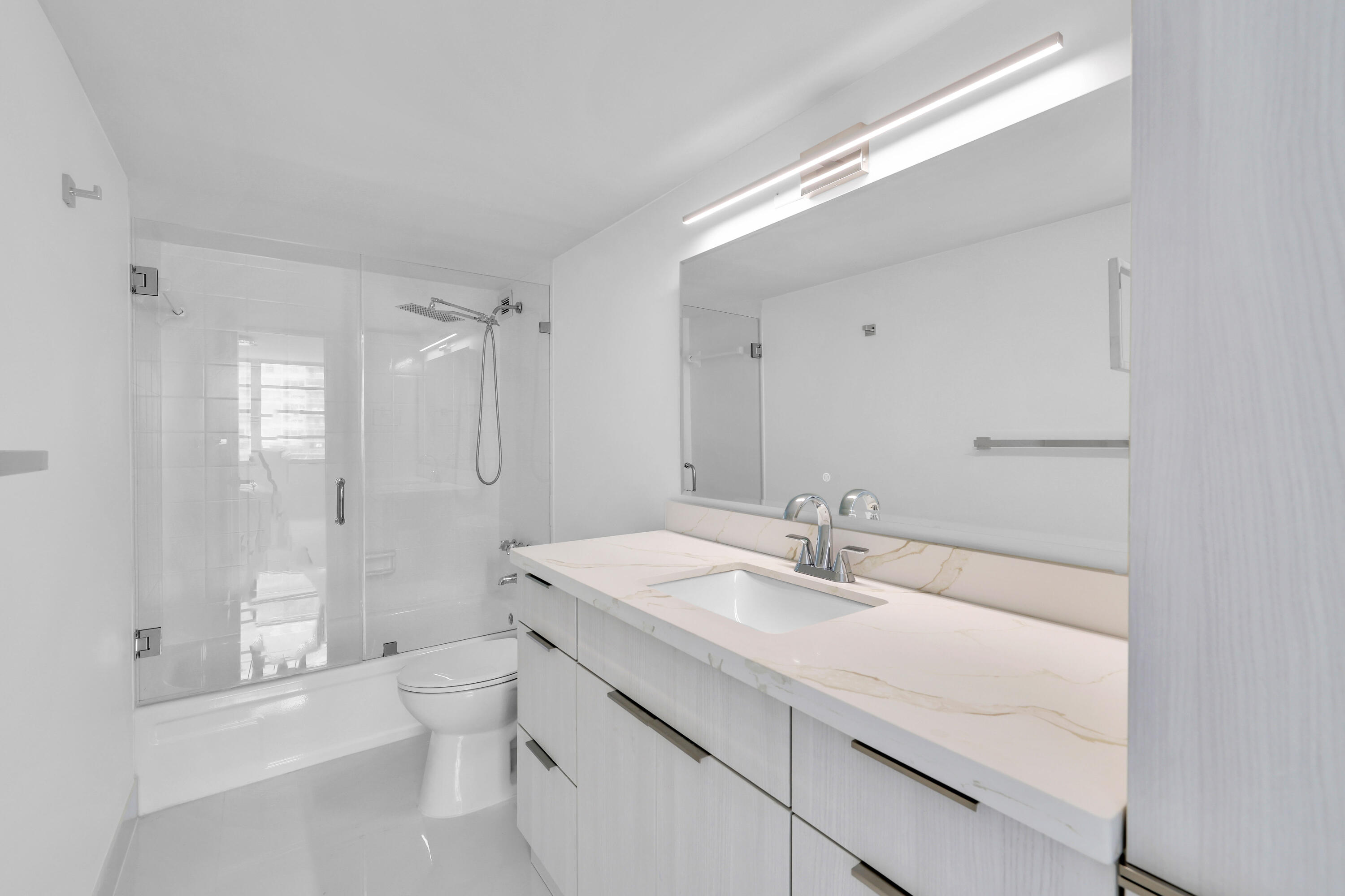 COMMODORE PLAZA CONDO - Residential