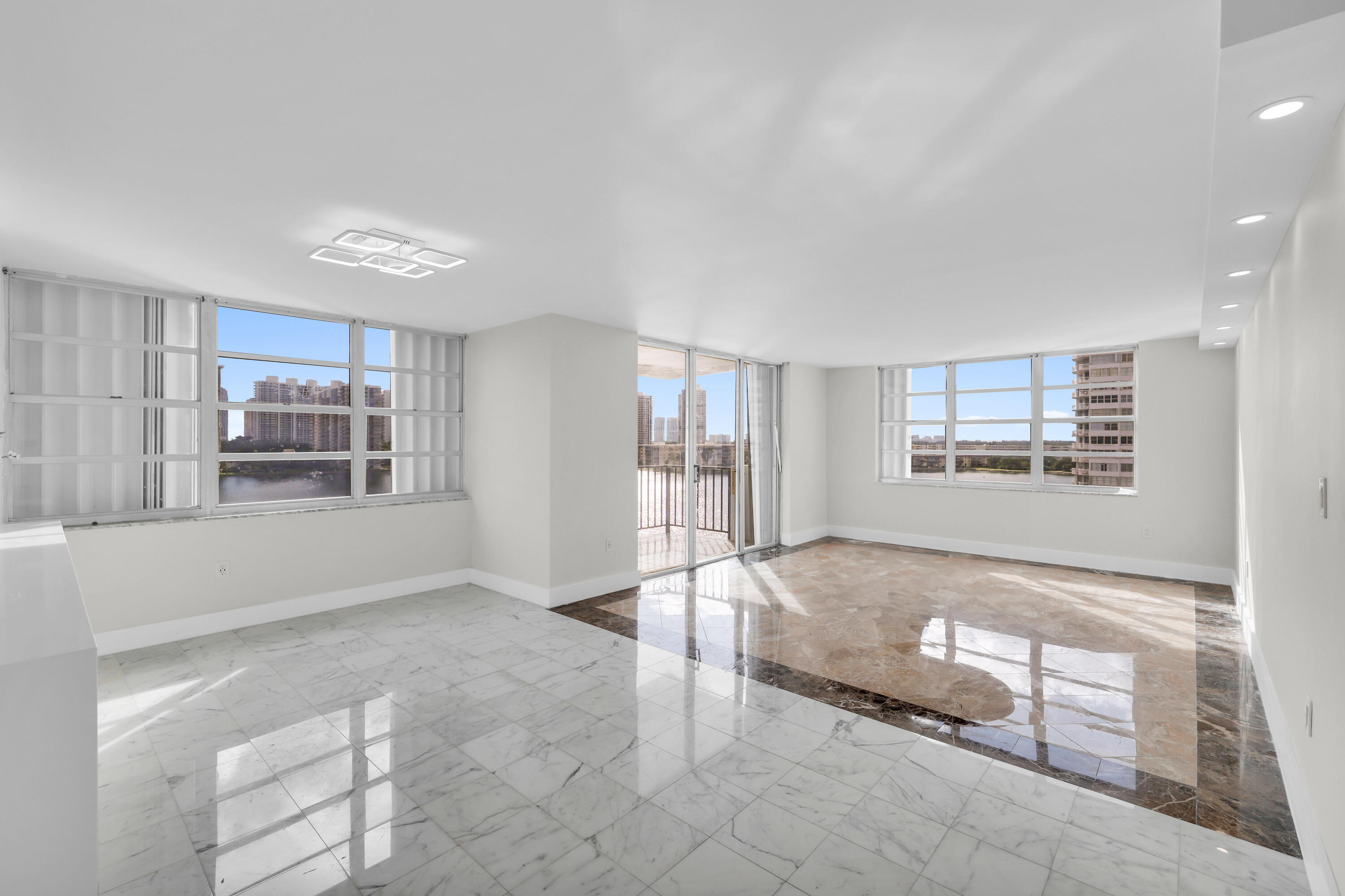 COMMODORE PLAZA CONDO - Residential