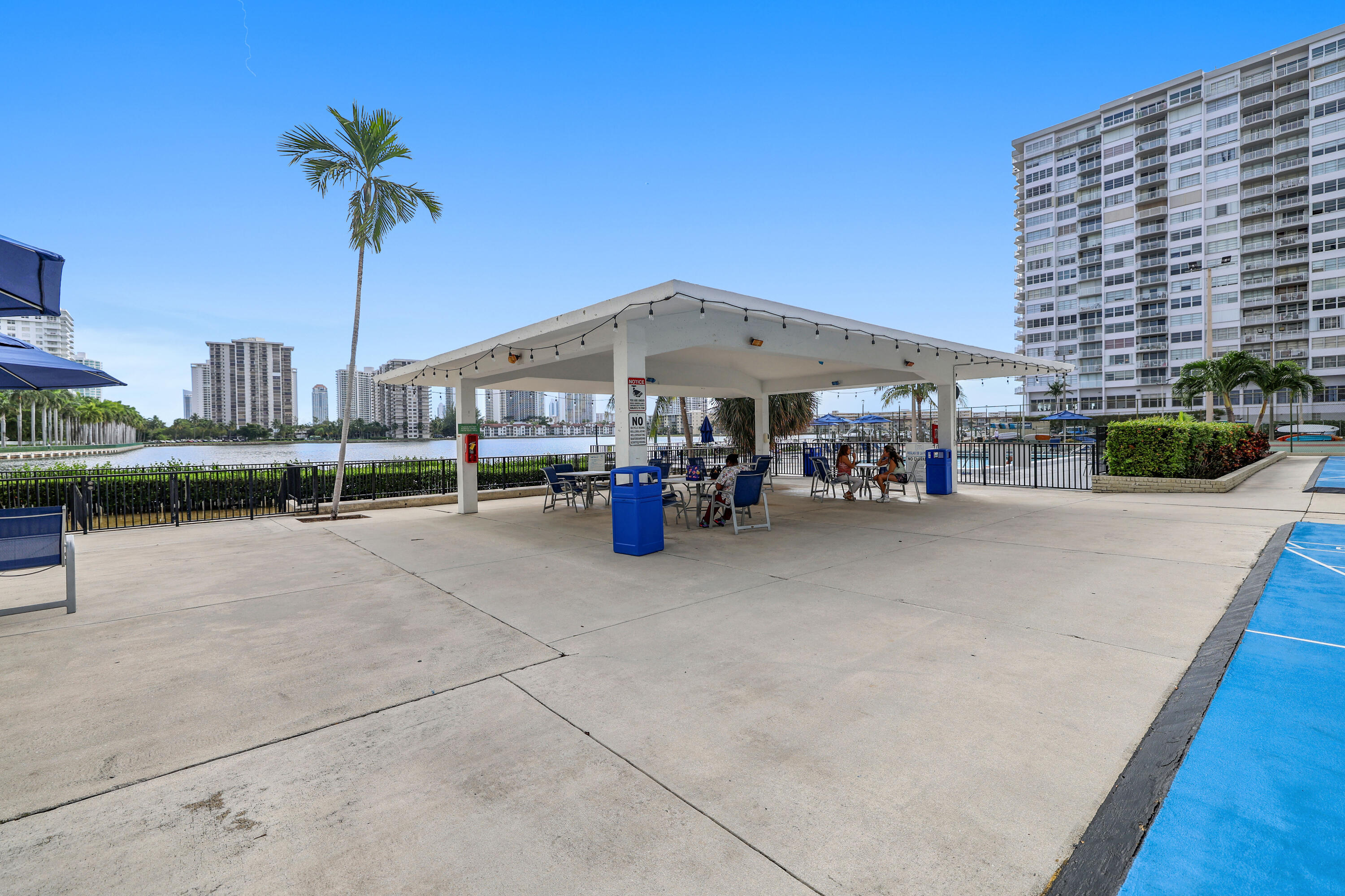 COMMODORE PLAZA CONDO - Residential