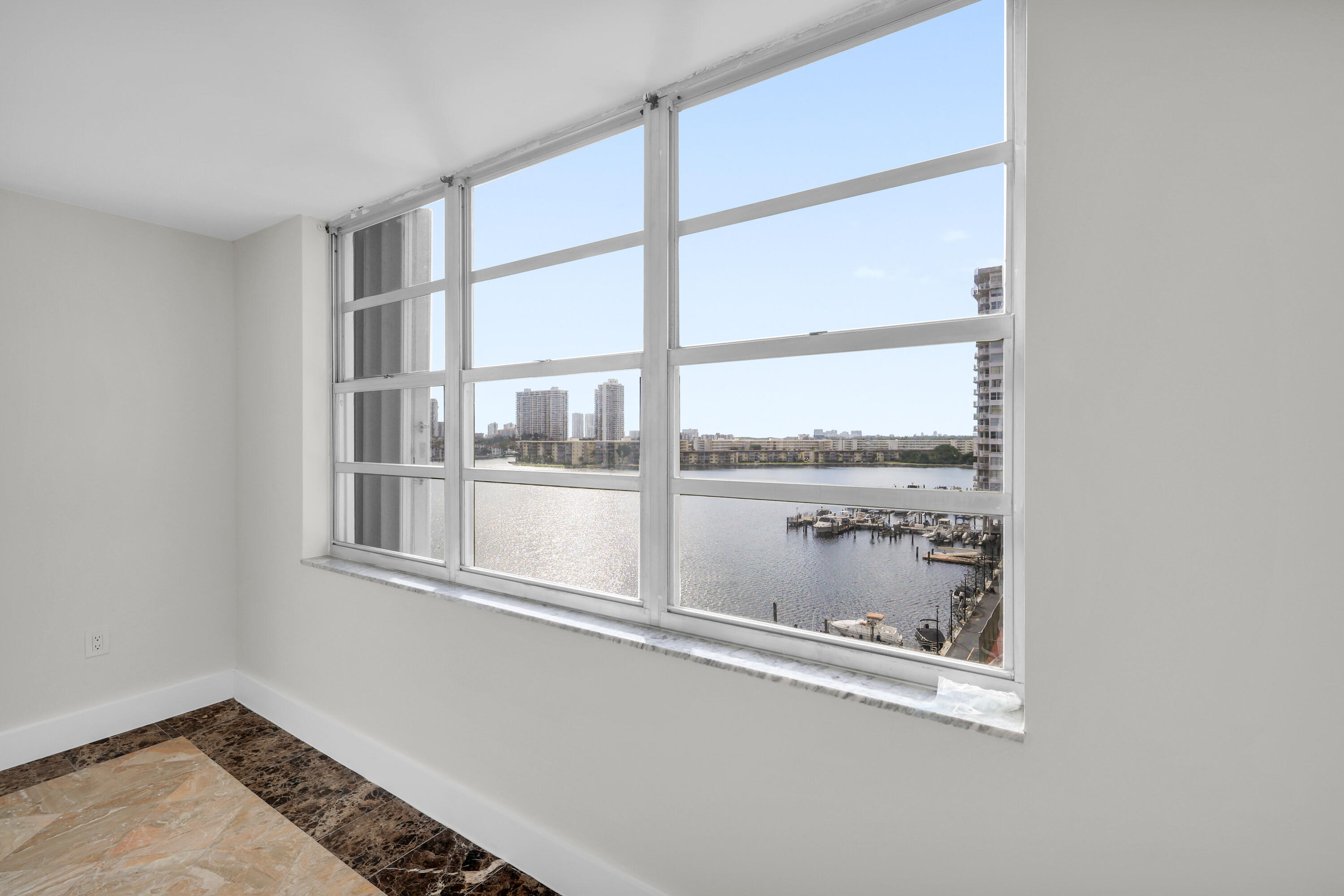 COMMODORE PLAZA CONDO - Residential