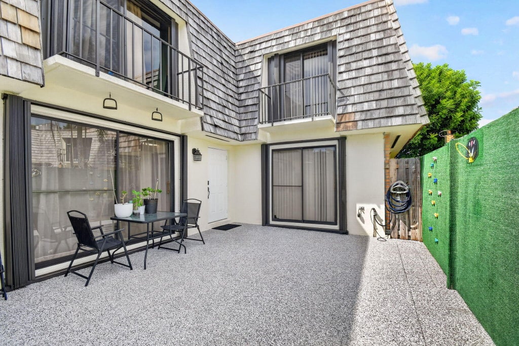 Photo of 322 Lake Arbor Drive, Palm Springs, FL 33461 (MLS # B26076579)