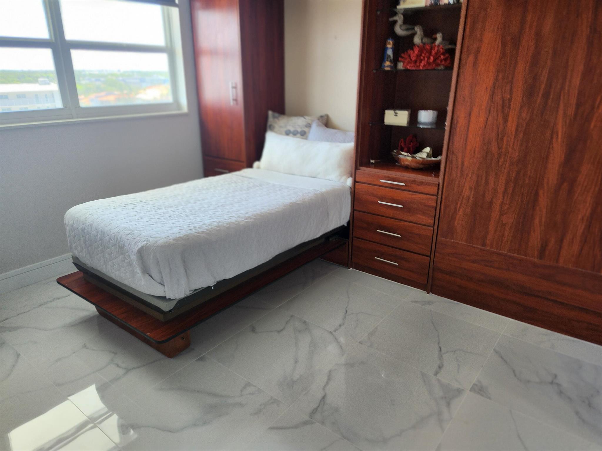 PENTHOUSE TOWERS CONDO - Residential Lease