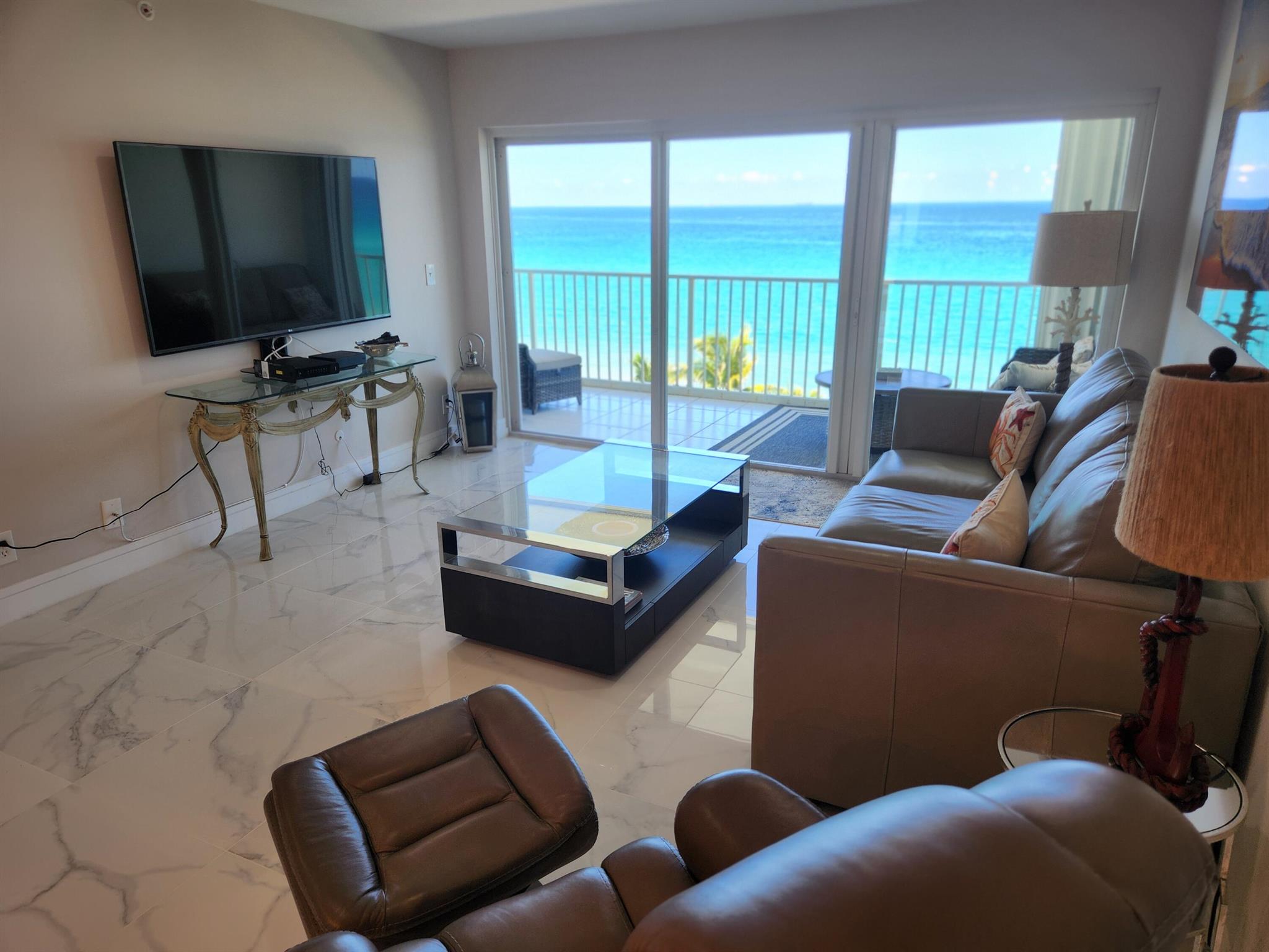 PENTHOUSE TOWERS CONDO - Residential Lease