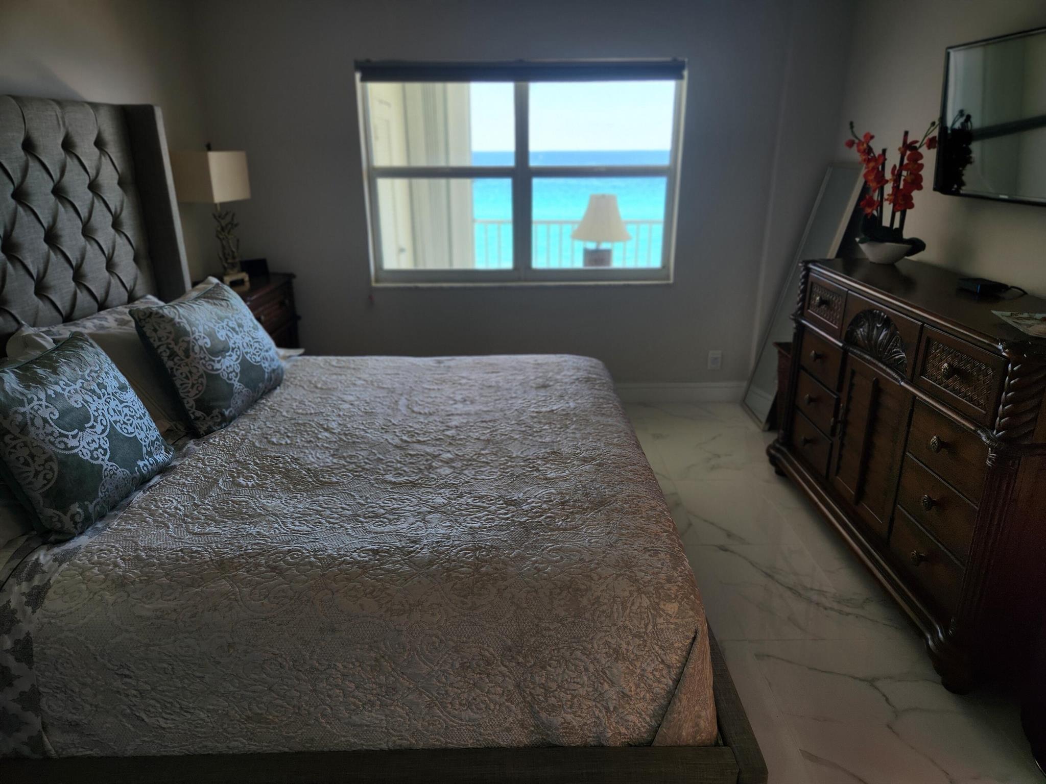 PENTHOUSE TOWERS CONDO - Residential Lease