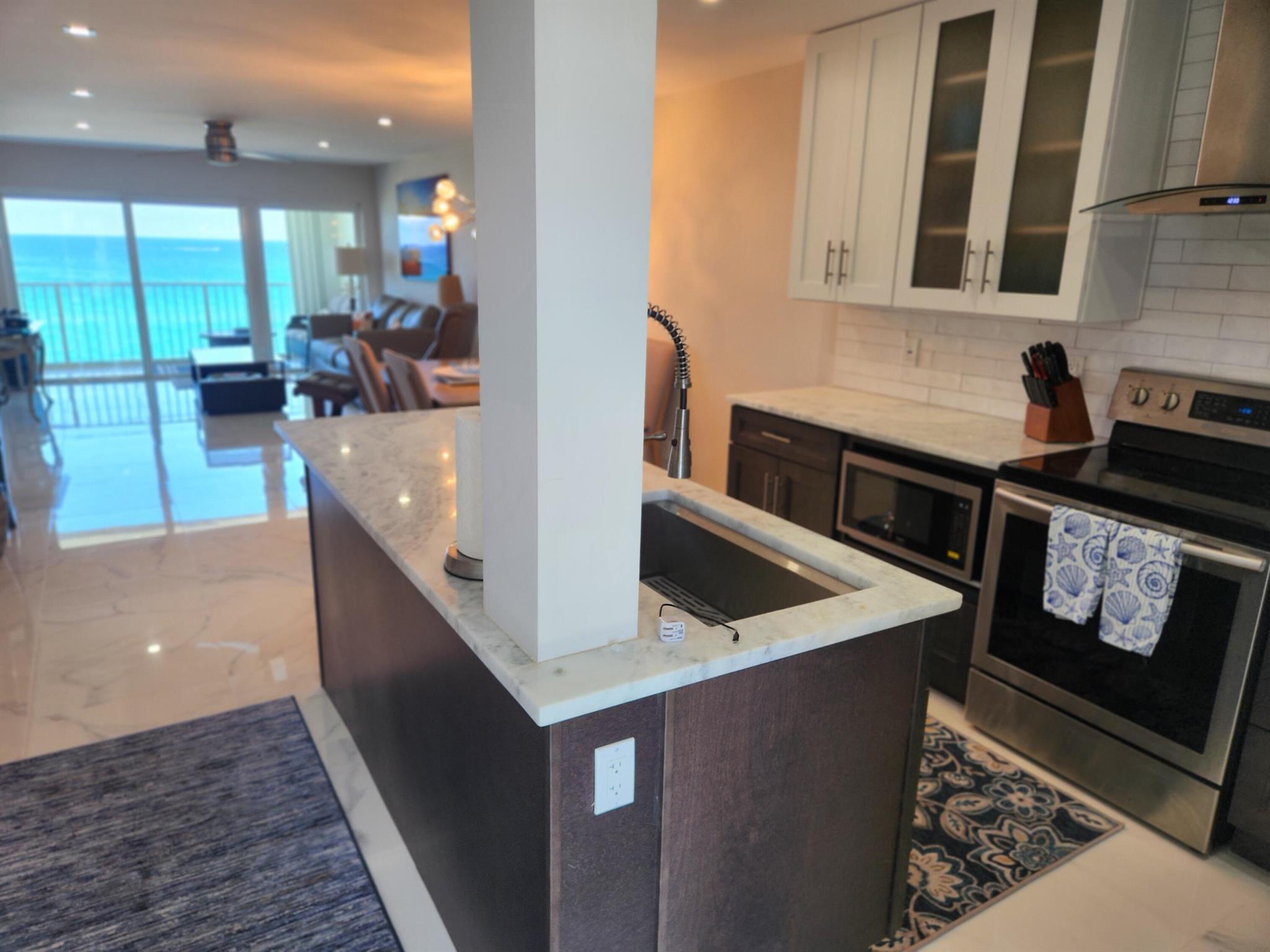 PENTHOUSE TOWERS CONDO - Residential Lease