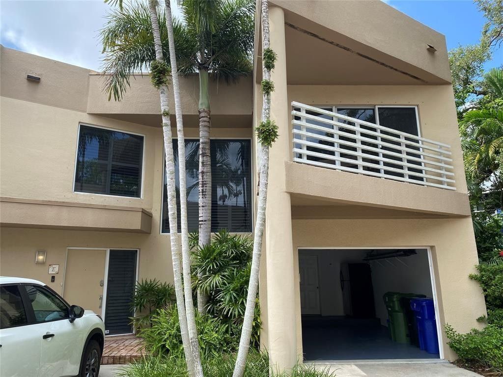 Photo of 101 SE 15th Avenue #E, Fort Lauderdale, FL 33301 (MLS # F10546356)
