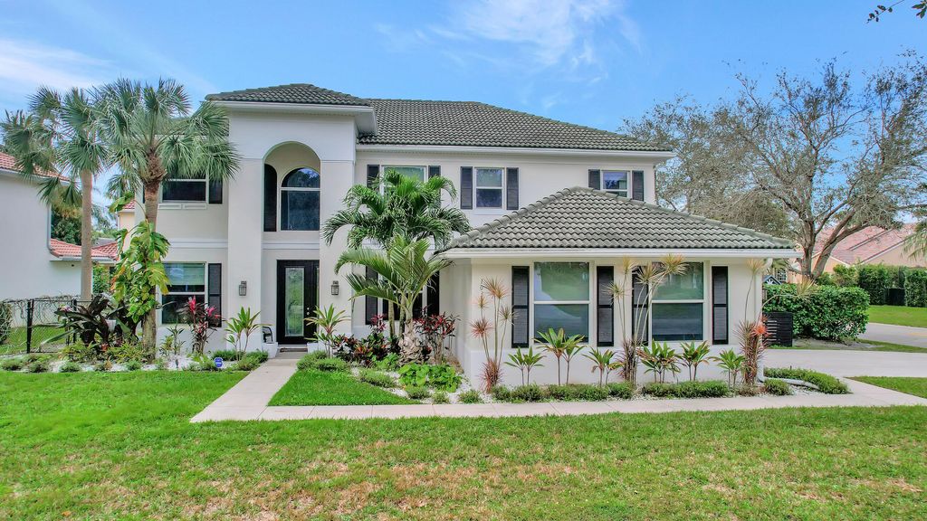 Photo of 1039 Egret Circle N, Jupiter, FL 33458 (MLS # R10957844)