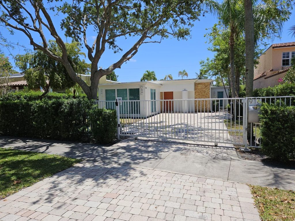 Photo of 916 SE 5th Court, Fort Lauderdale, FL 33301 (MLS # F10436669)