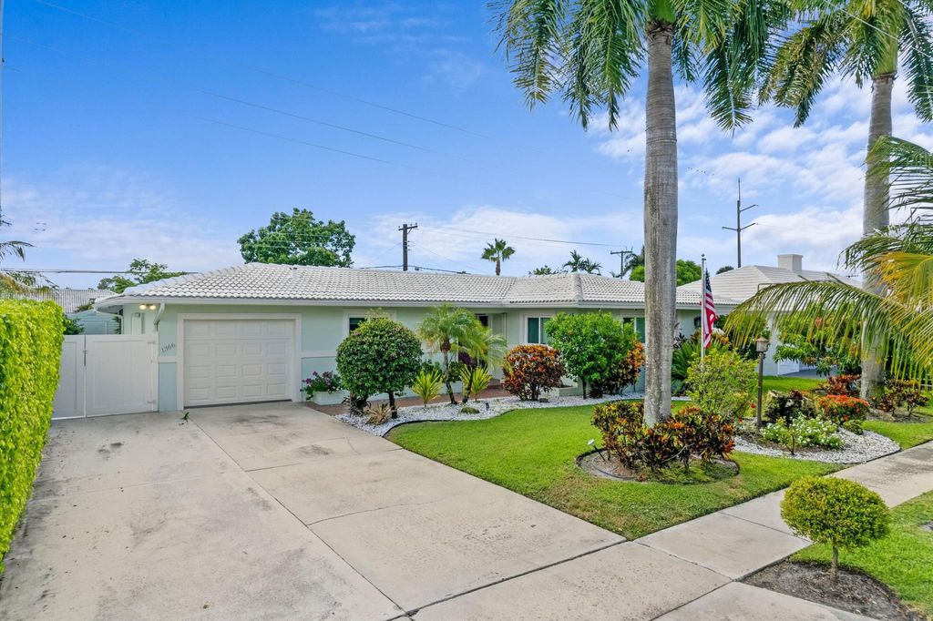 Photo of 1366 SW 9th Avenue, Boca Raton, FL 33486 (MLS # R11117783)