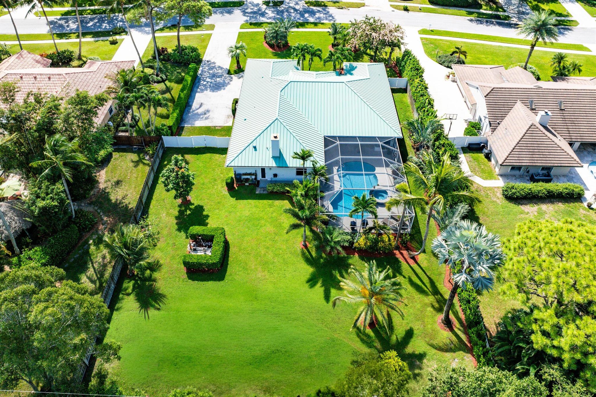 PENNOCK POINTE ESTATES - Residential