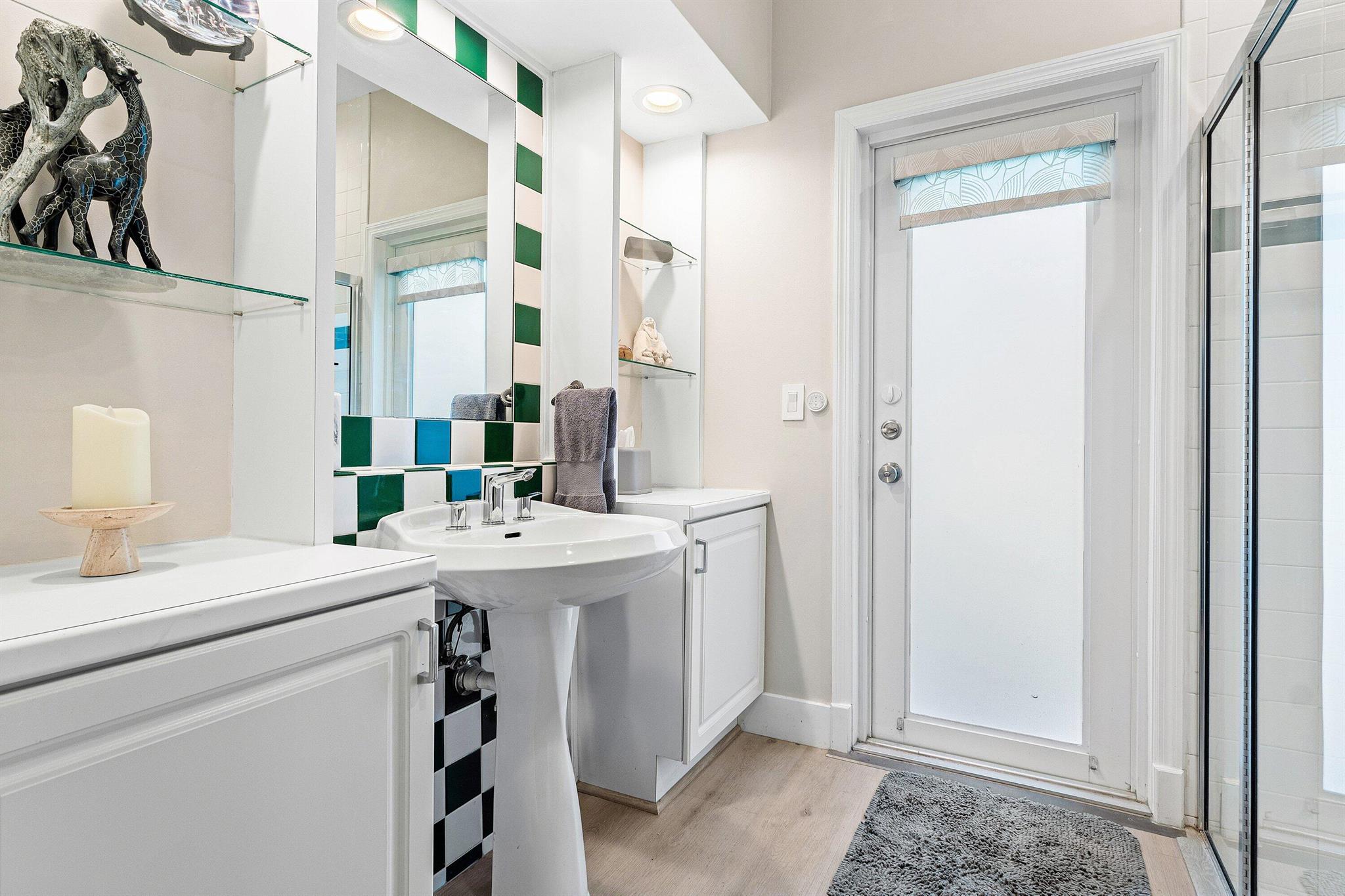 PENNOCK POINTE ESTATES - Residential