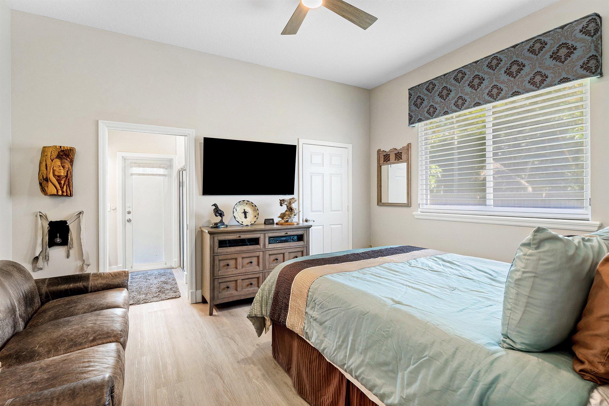 PENNOCK POINTE ESTATES - Residential