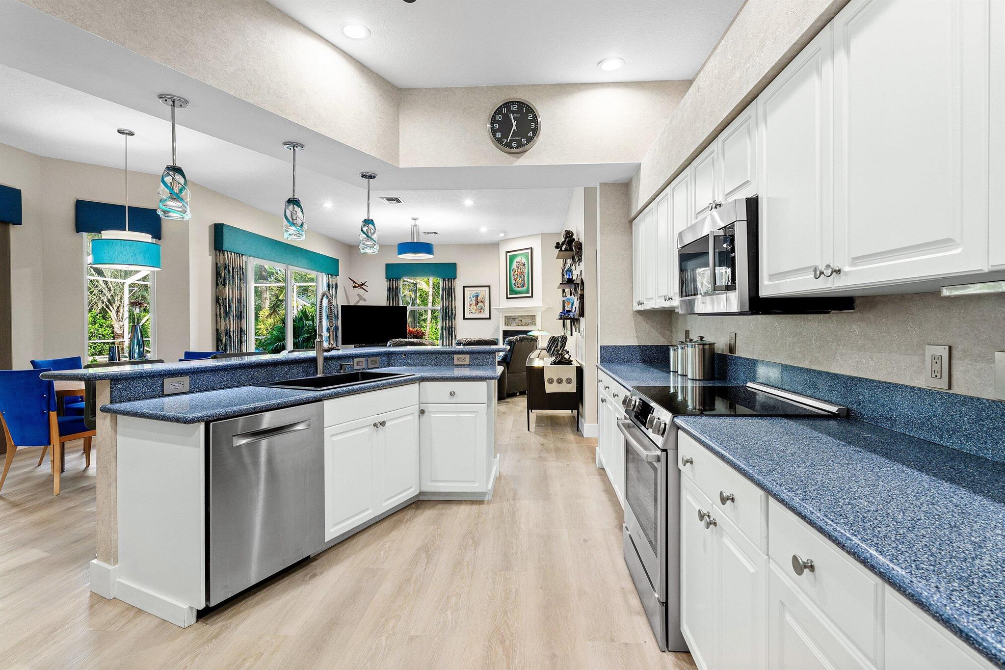 PENNOCK POINTE ESTATES - Residential