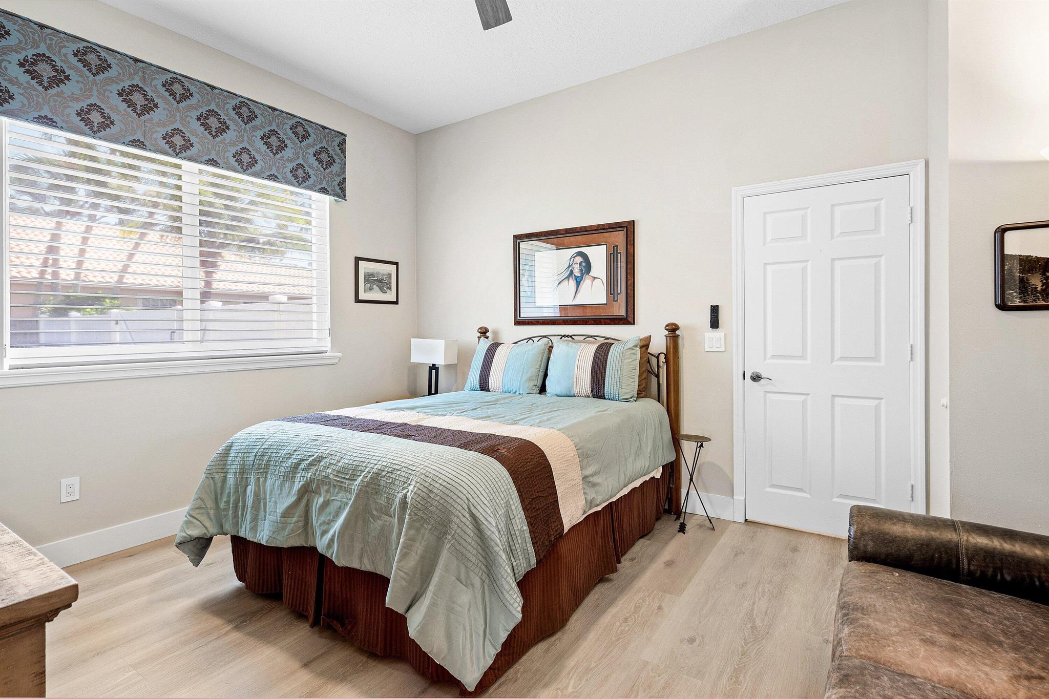 PENNOCK POINTE ESTATES - Residential