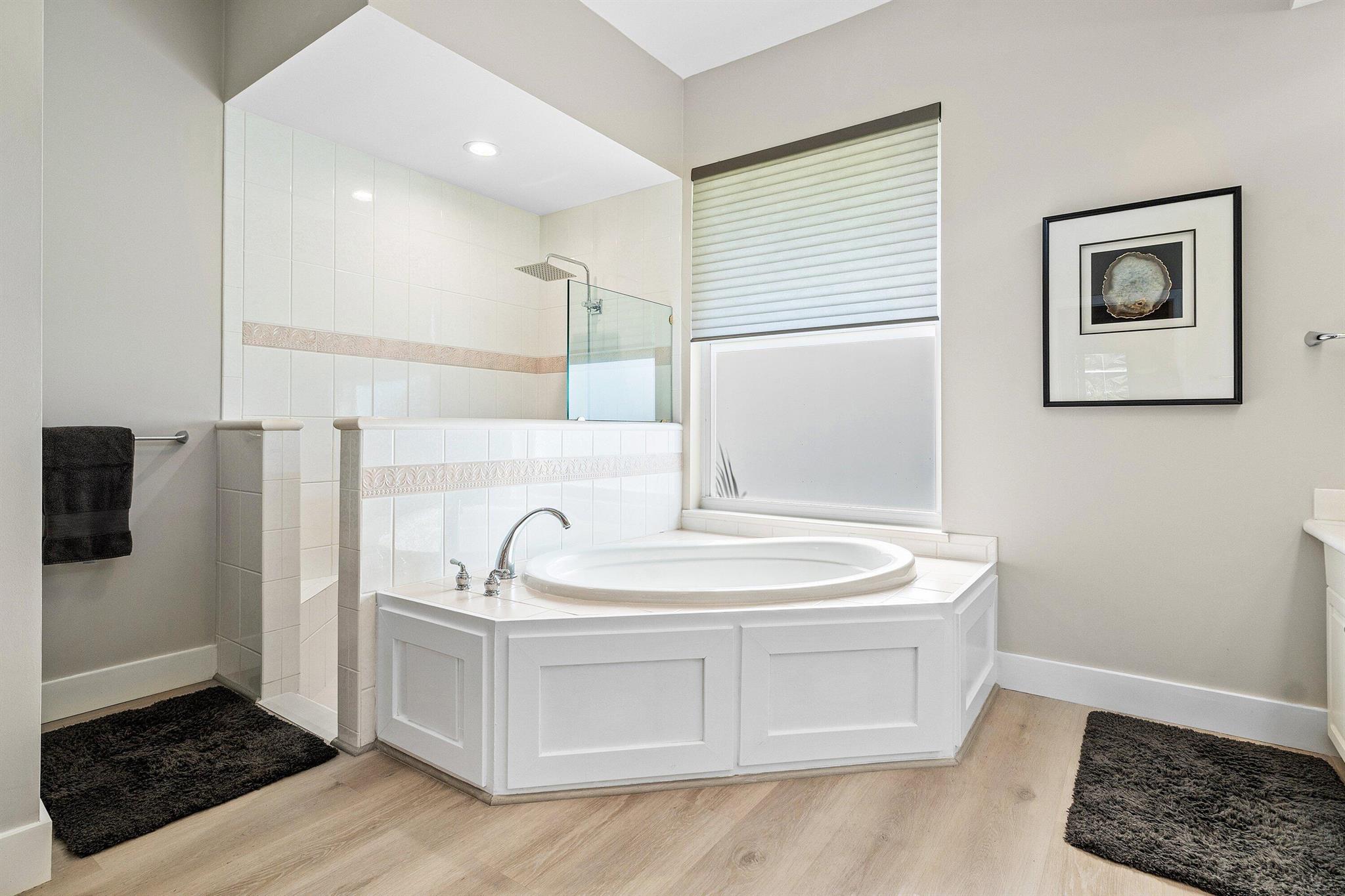 PENNOCK POINTE ESTATES - Residential