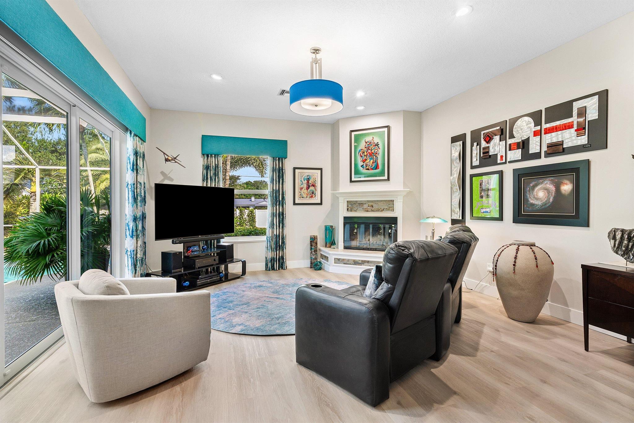 PENNOCK POINTE ESTATES - Residential