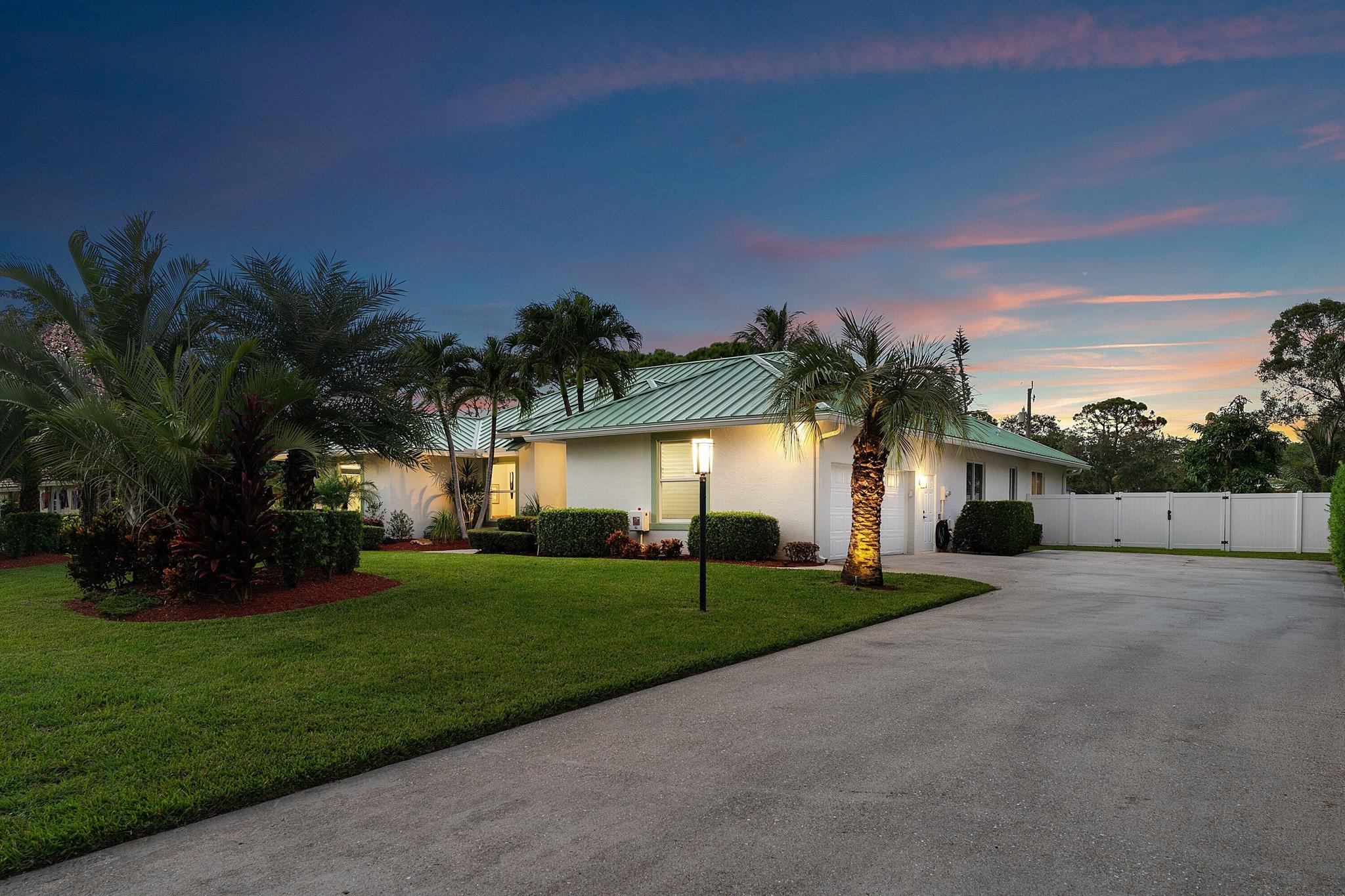 PENNOCK POINTE ESTATES - Residential