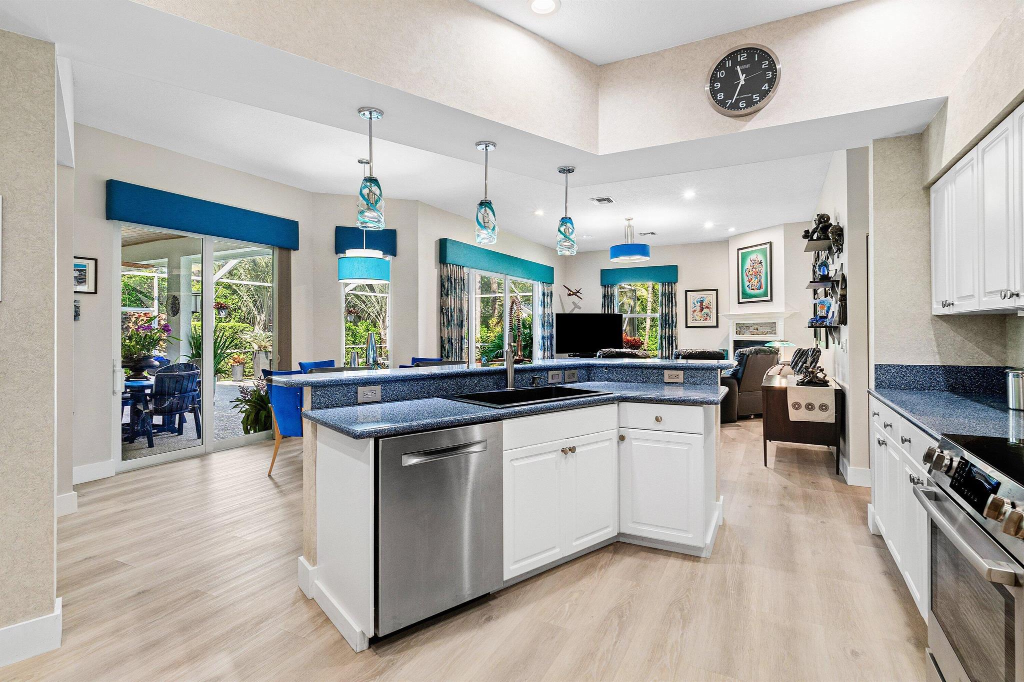 PENNOCK POINTE ESTATES - Residential