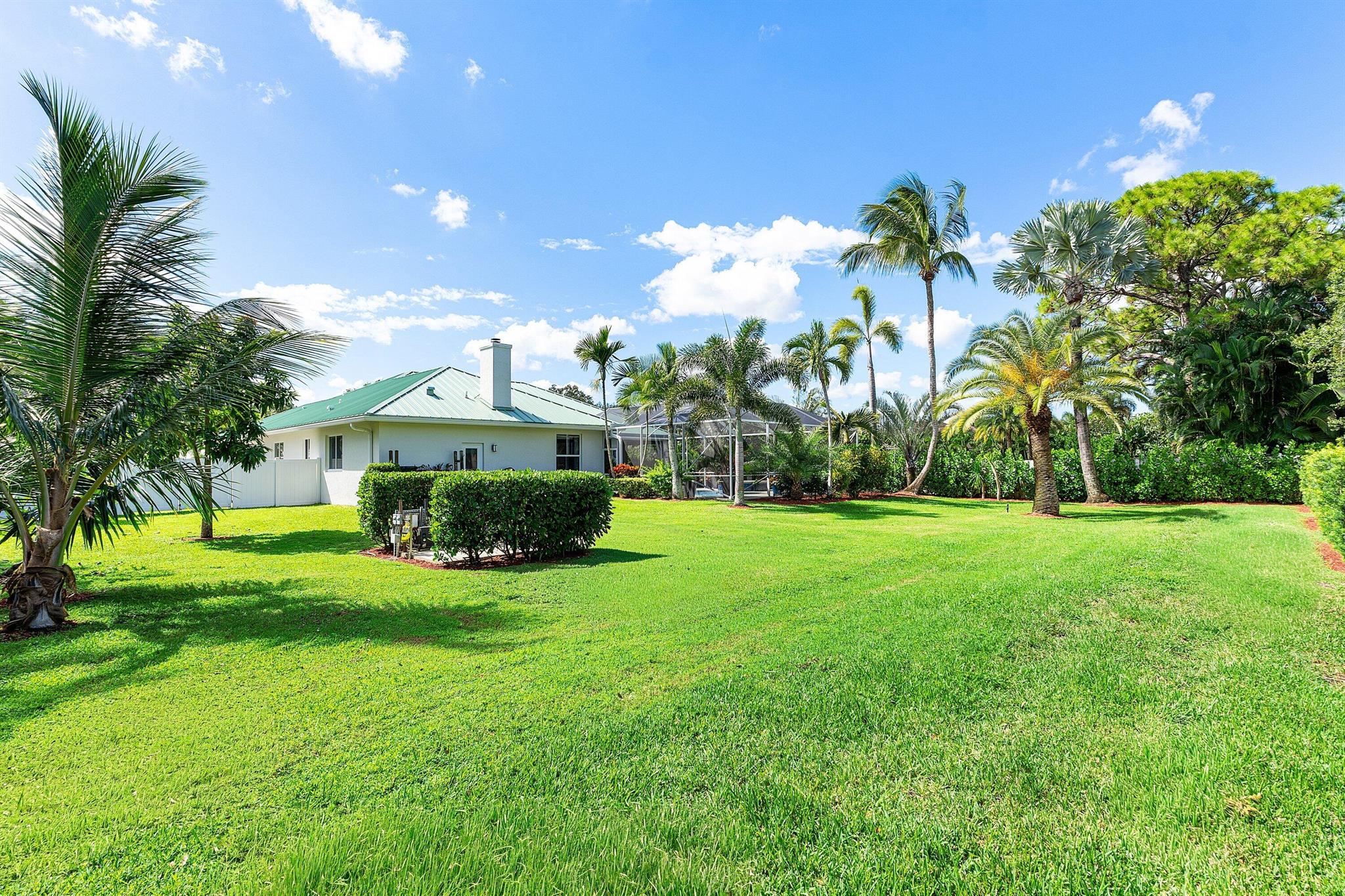PENNOCK POINTE ESTATES - Residential