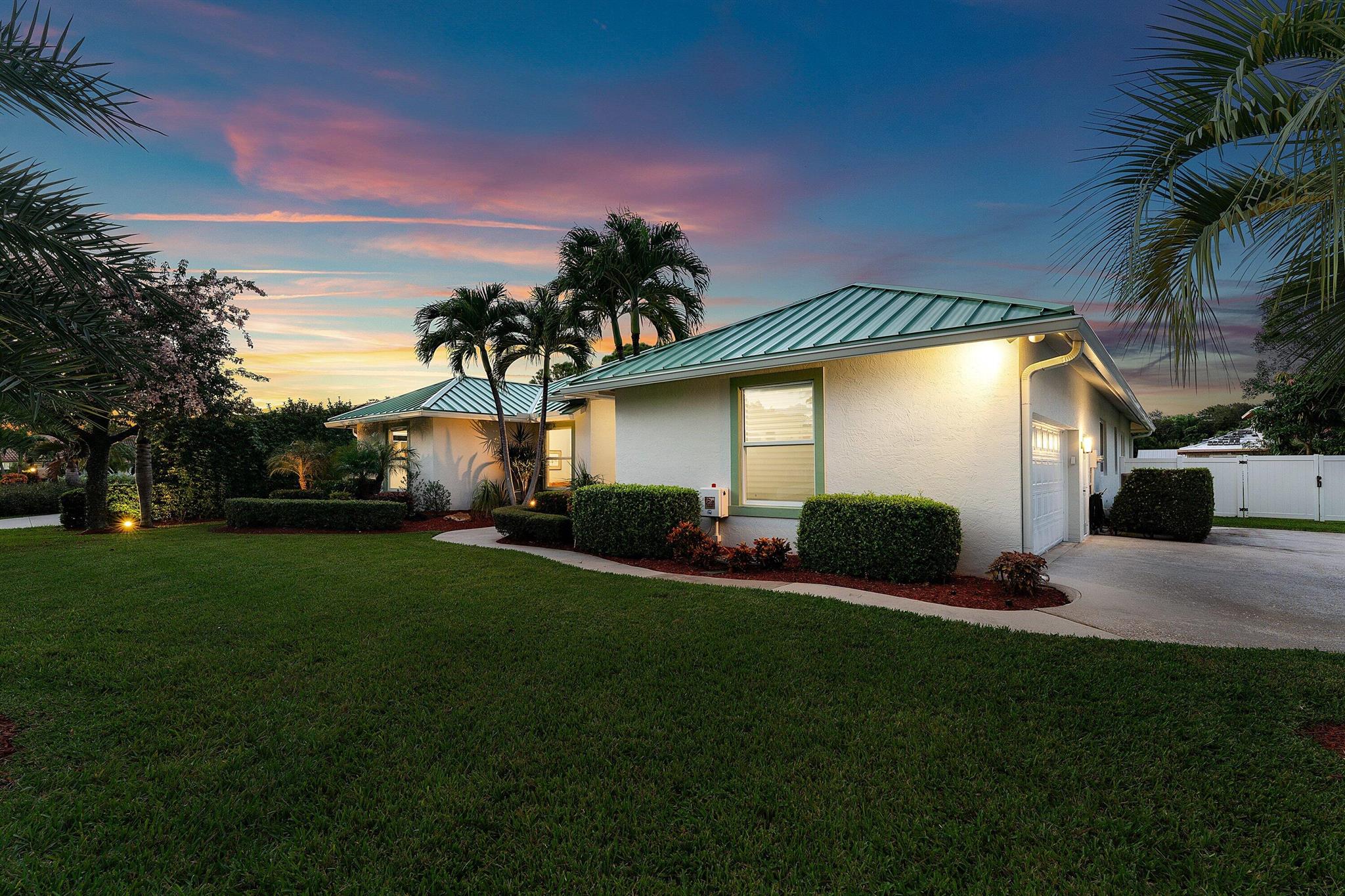 PENNOCK POINTE ESTATES - Residential