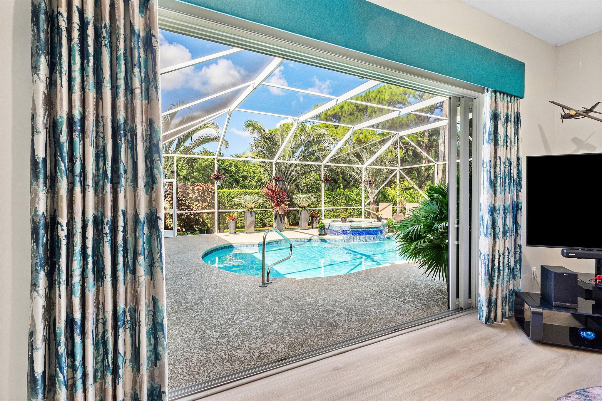 PENNOCK POINTE ESTATES - Residential