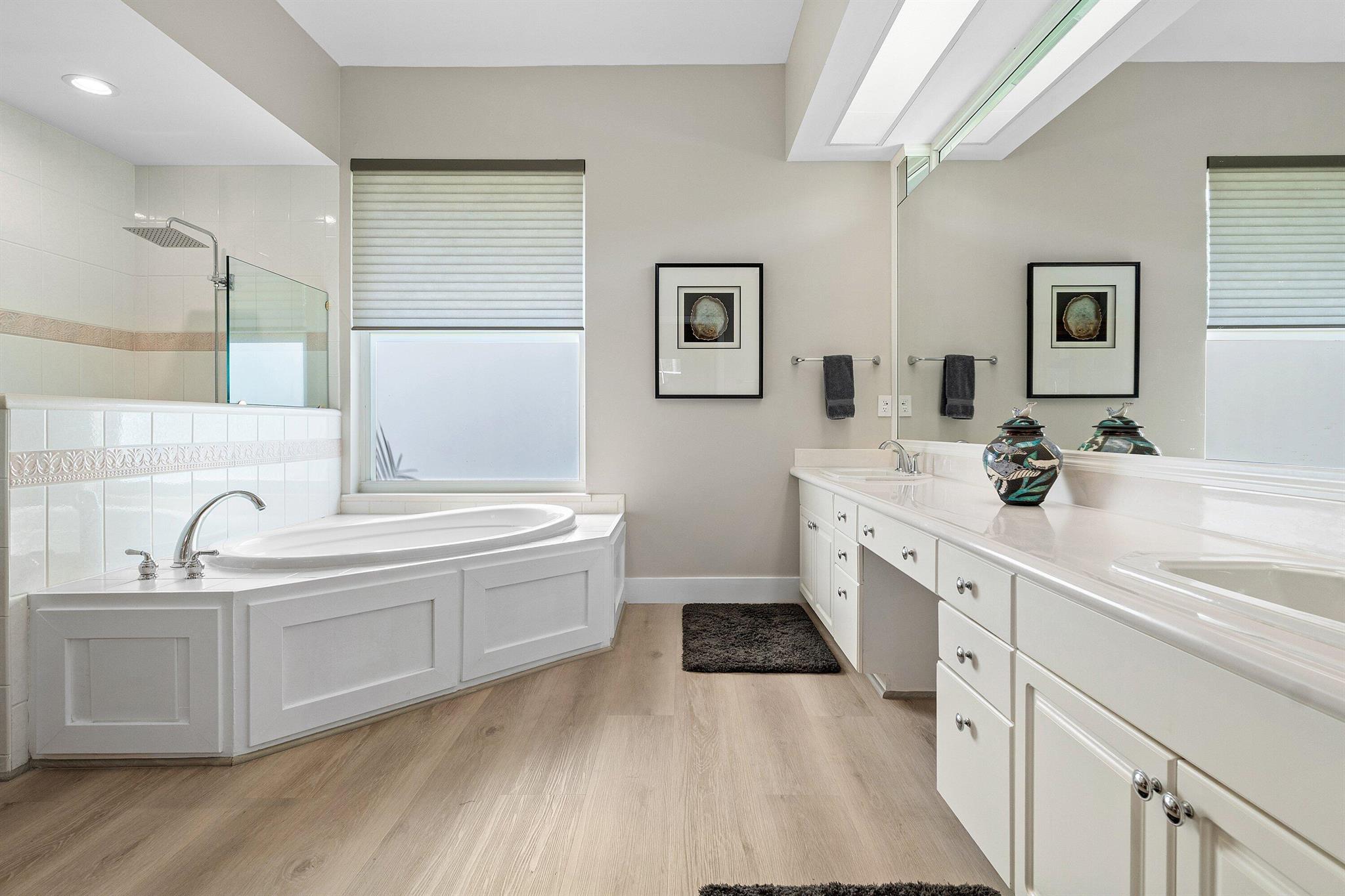 PENNOCK POINTE ESTATES - Residential