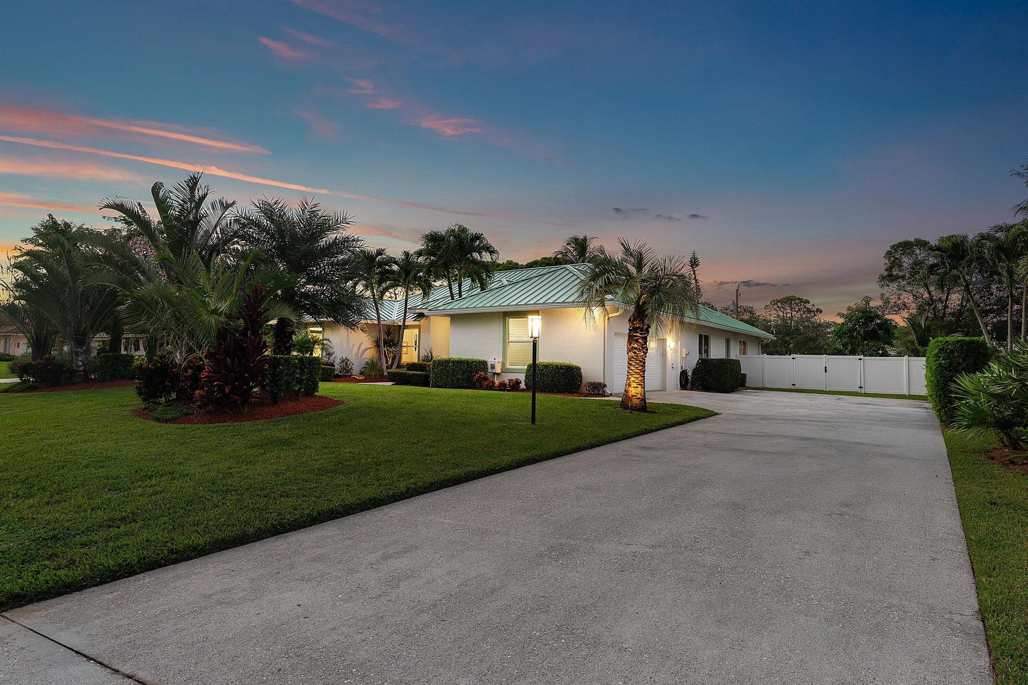 PENNOCK POINTE ESTATES - Residential