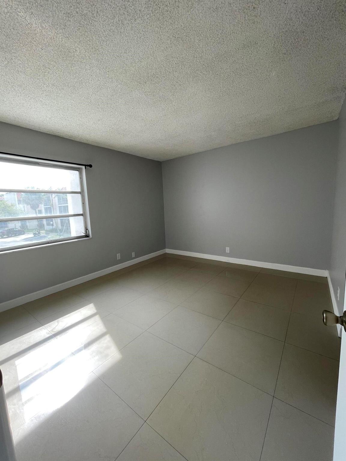 SPANISH OAKS CONDO - Residential Lease