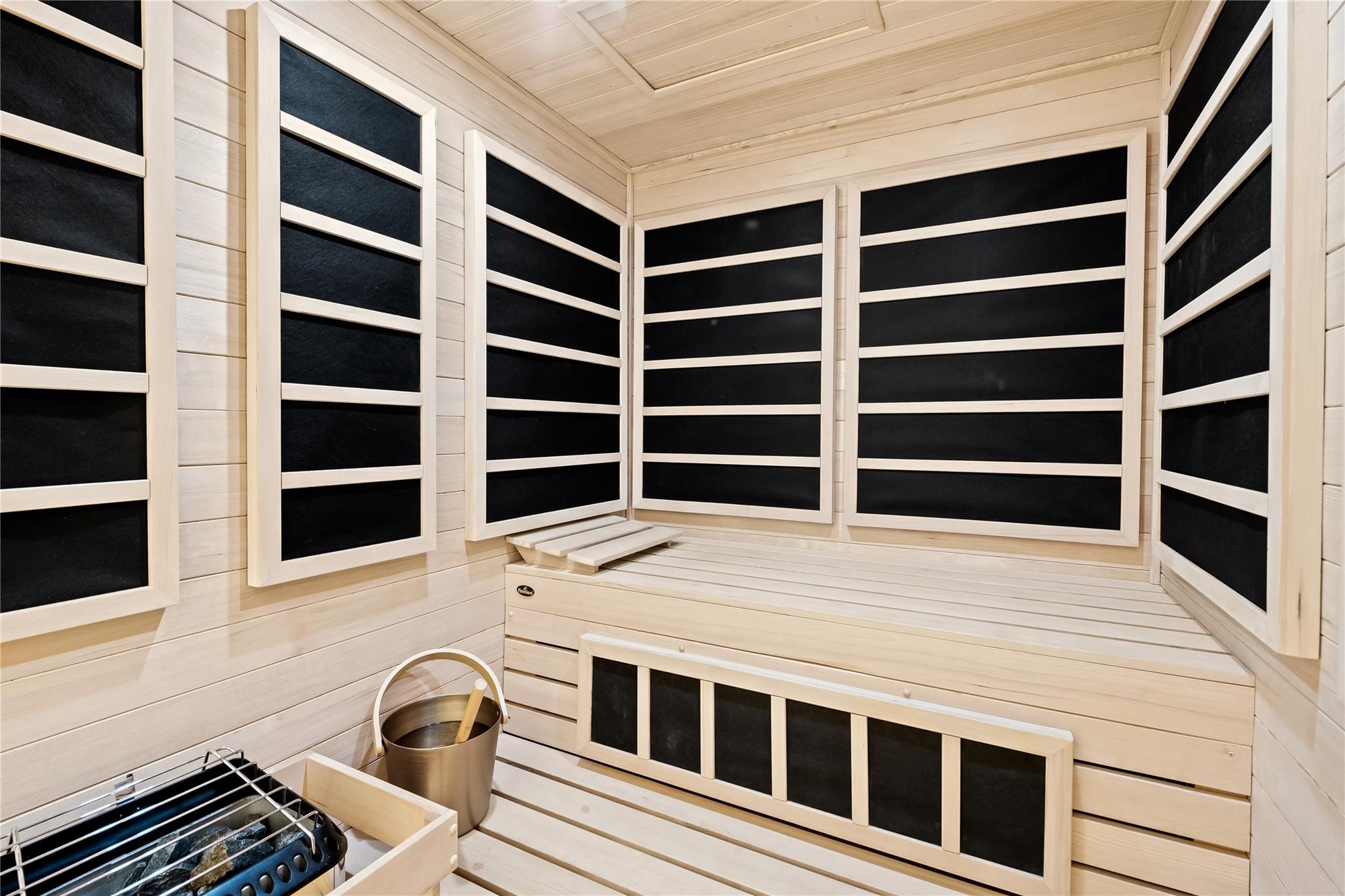 PARAMOUNT - Residential