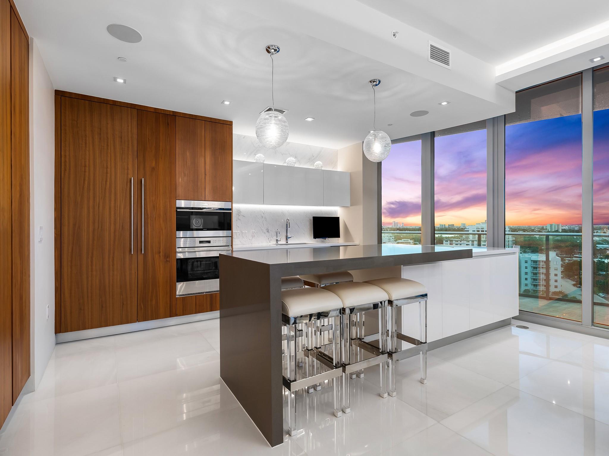 PARAMOUNT - Residential