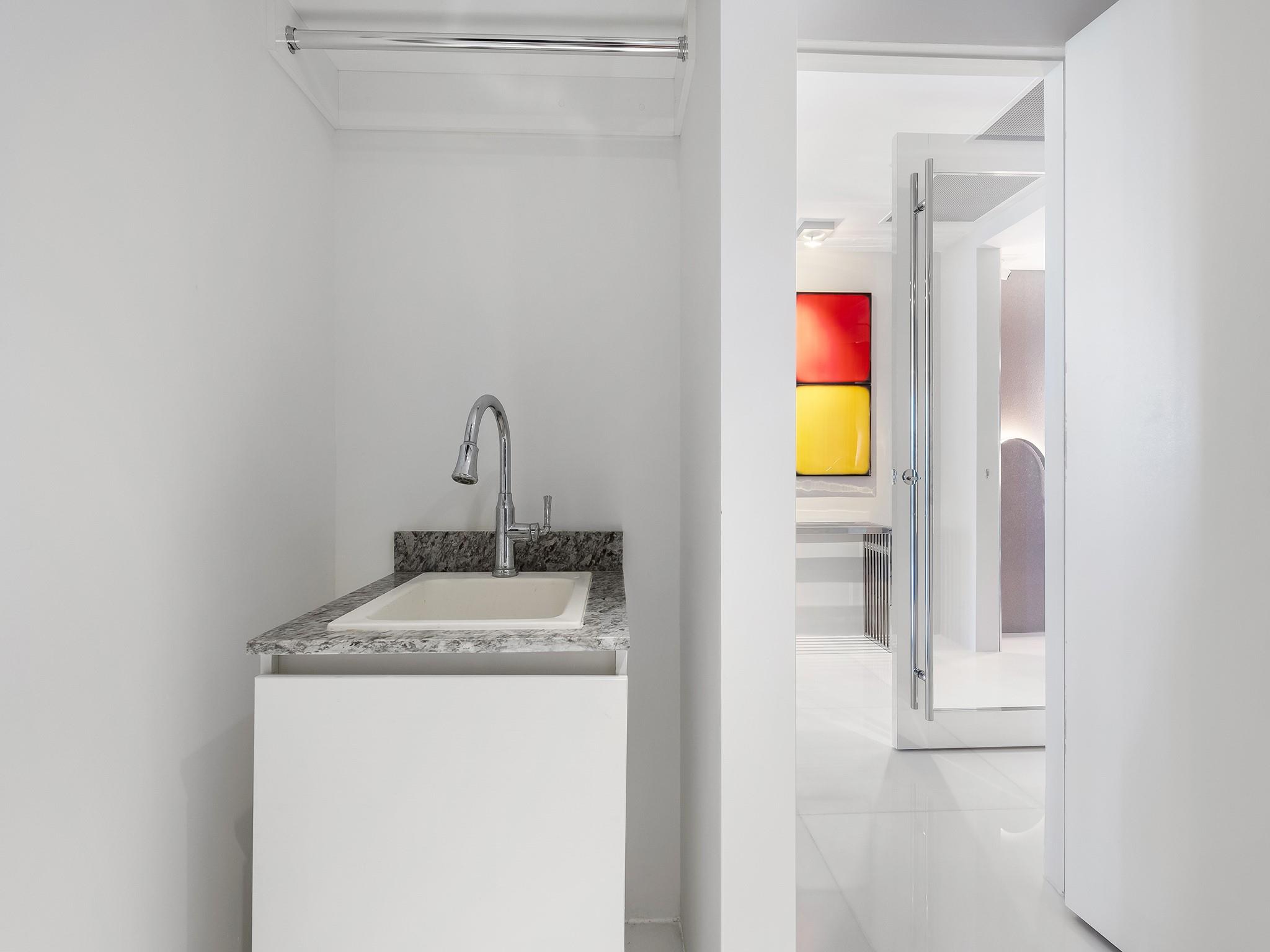 PARAMOUNT - Residential