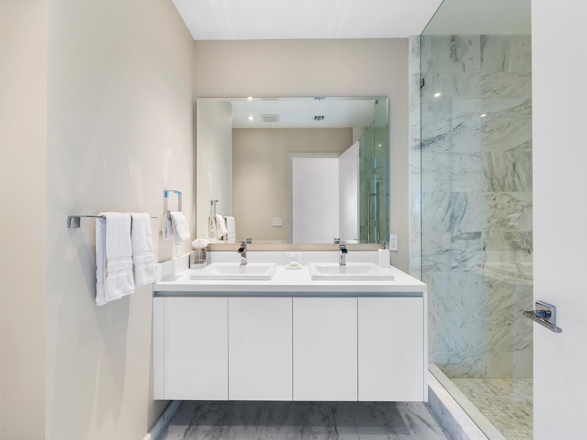 PARAMOUNT - Residential