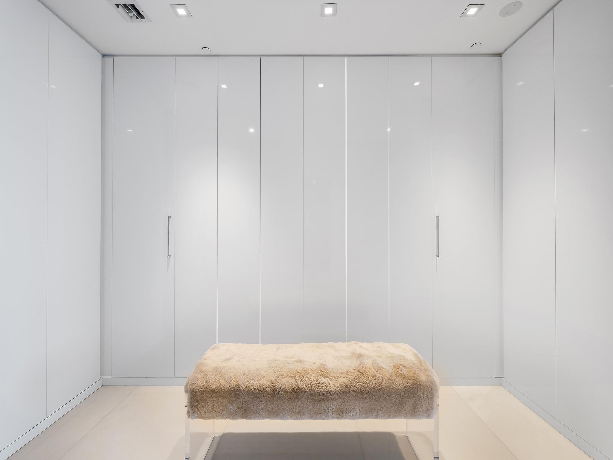 PARAMOUNT - Residential