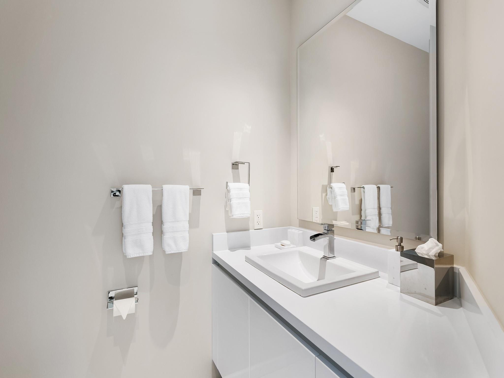 PARAMOUNT - Residential