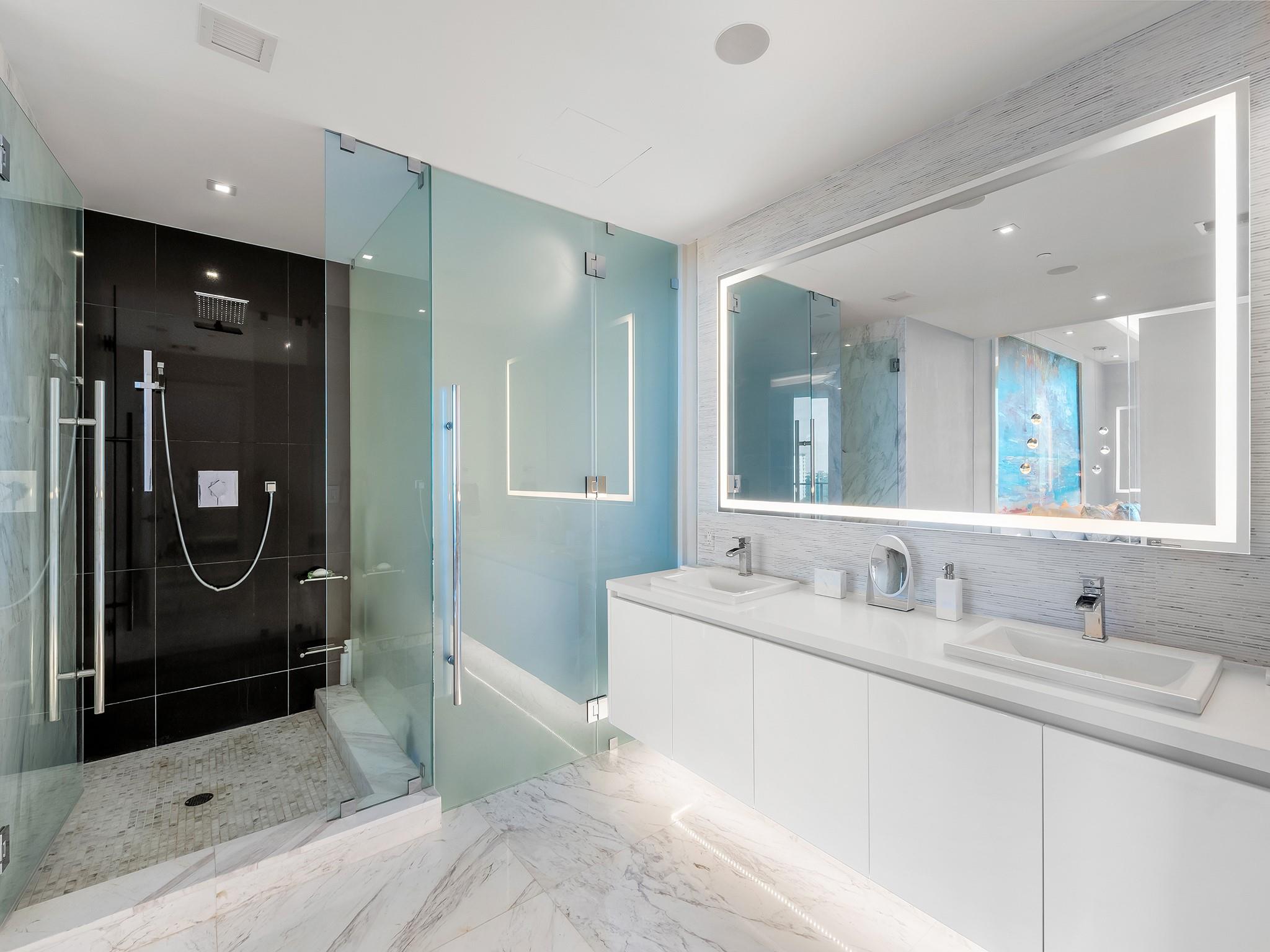 PARAMOUNT - Residential