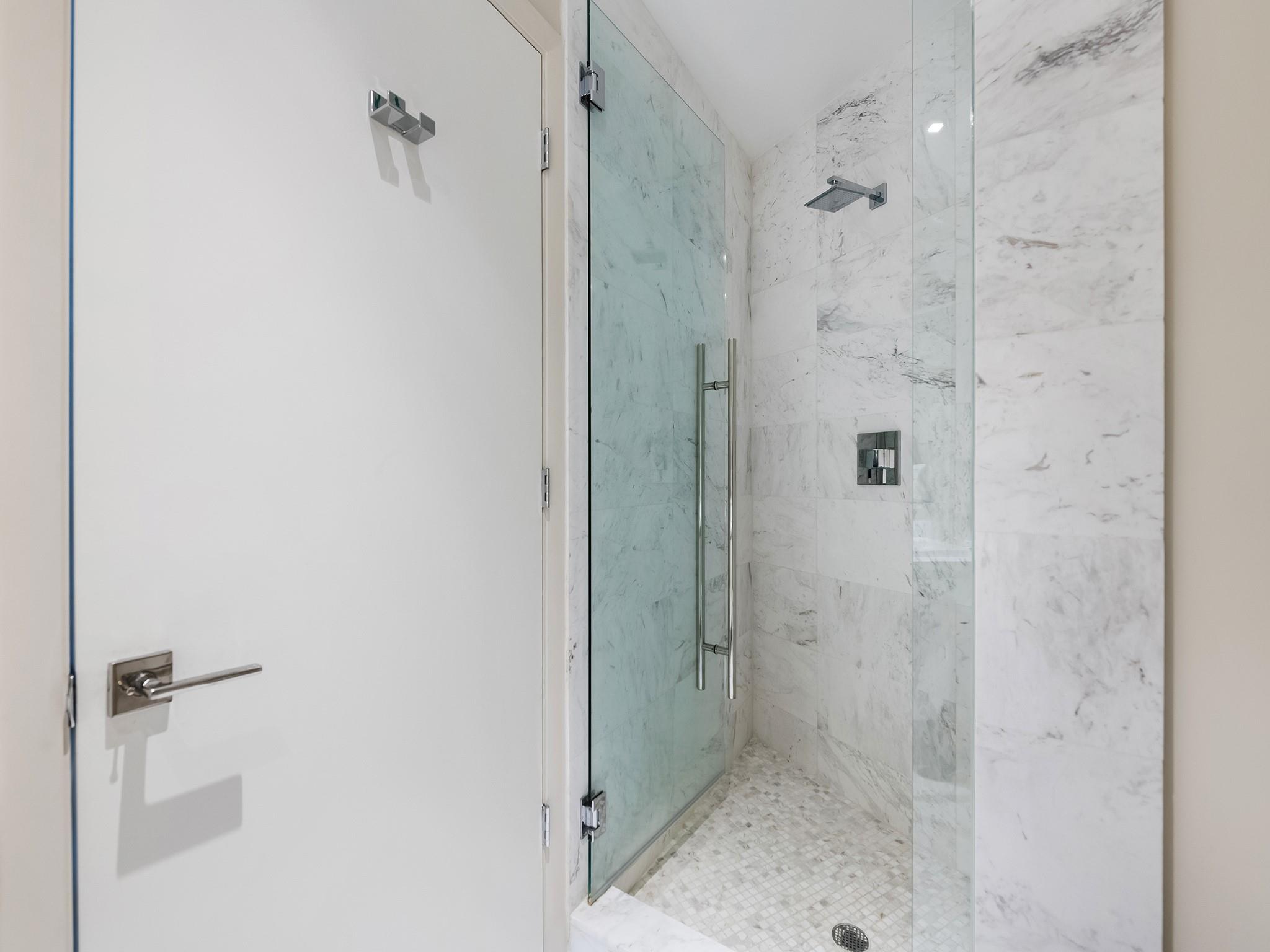 PARAMOUNT - Residential