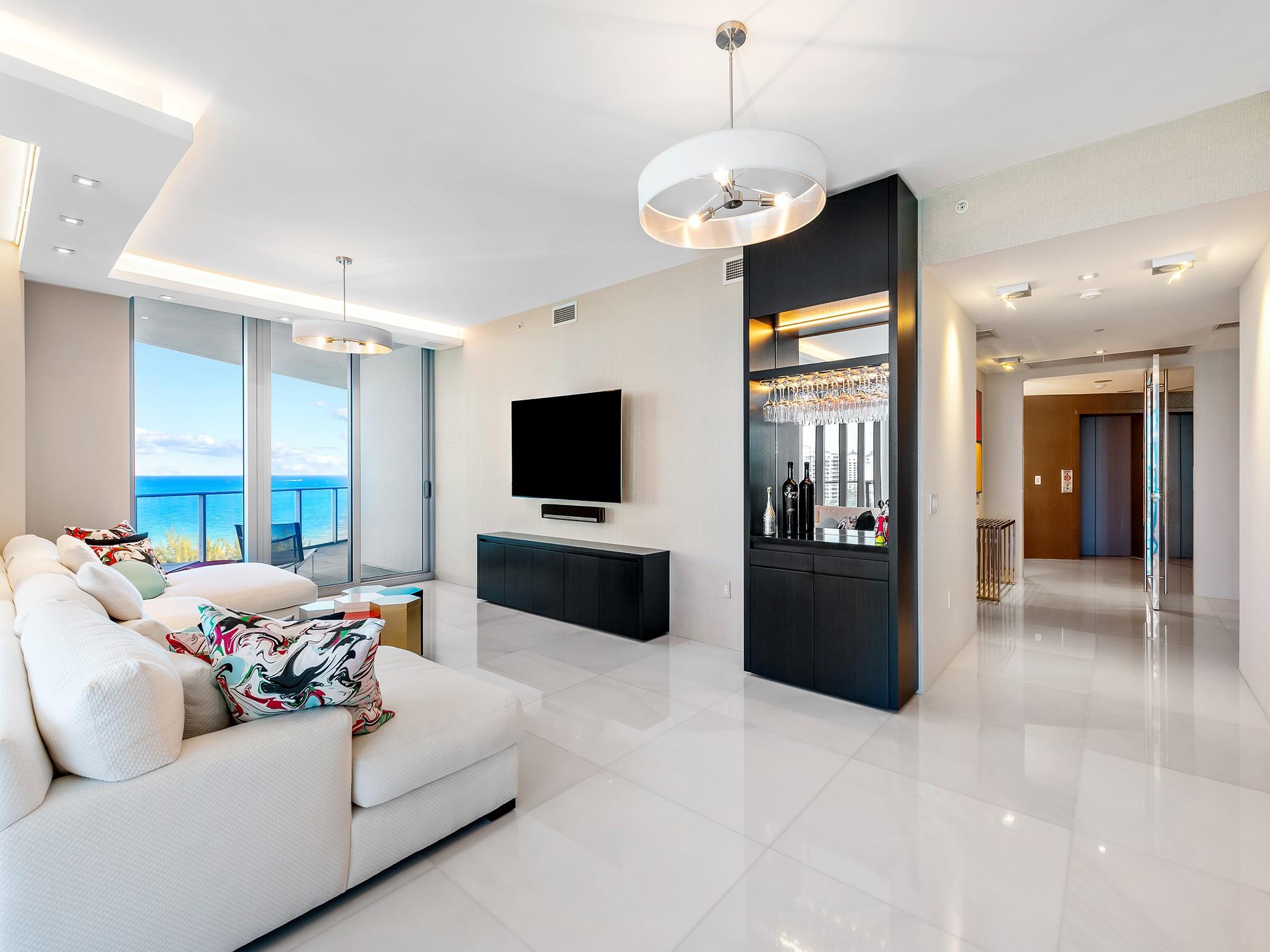 PARAMOUNT - Residential