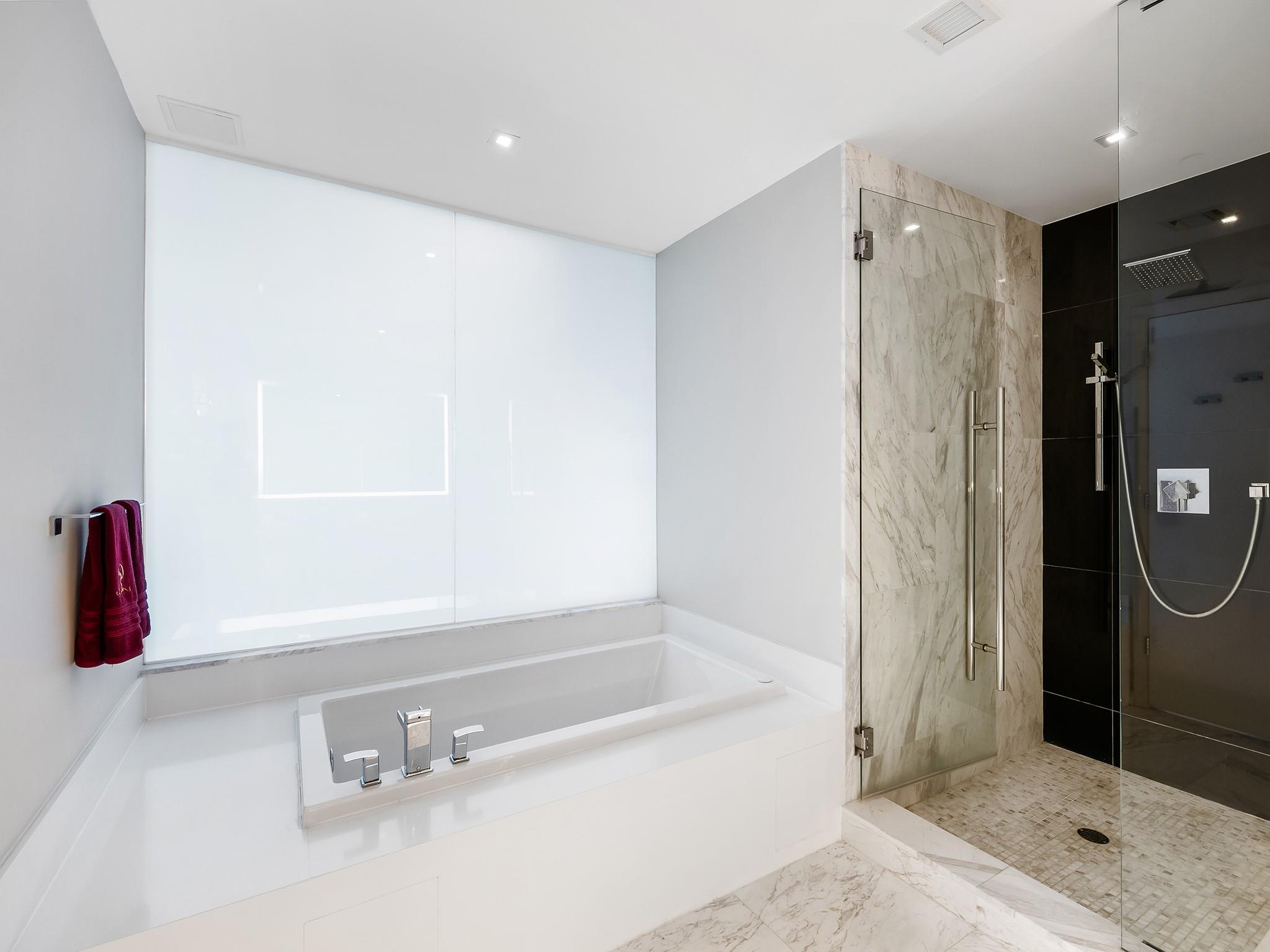 PARAMOUNT - Residential