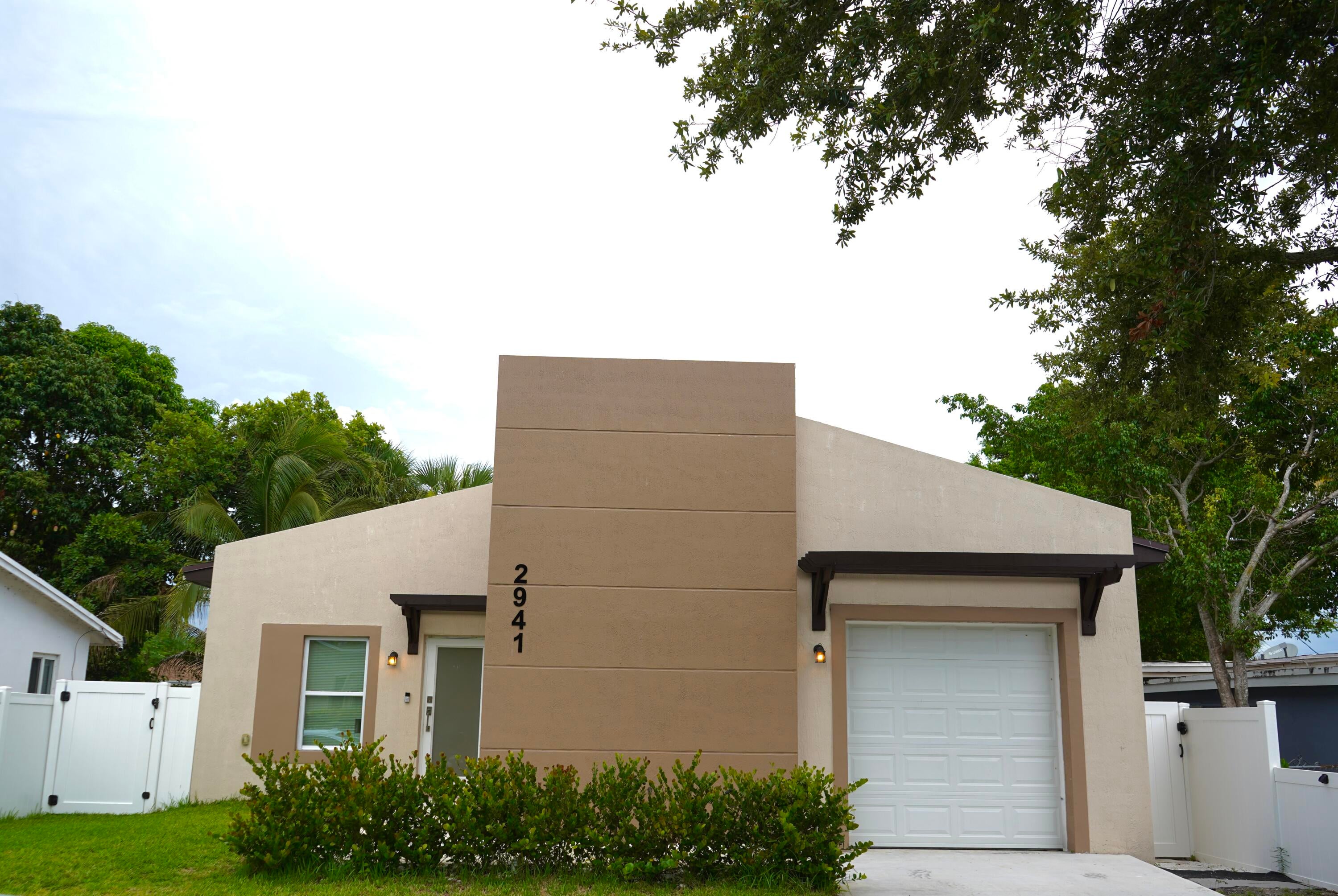 2941 NW 7th Court, Fort Lauderdale FL 33311