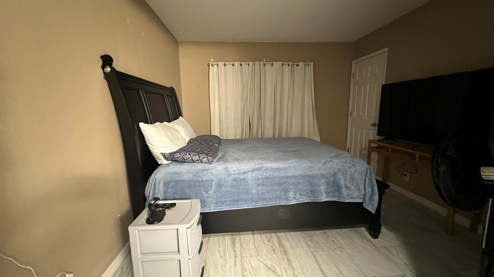 MIDPORT PLACE I, A CONDOM - Residential Lease