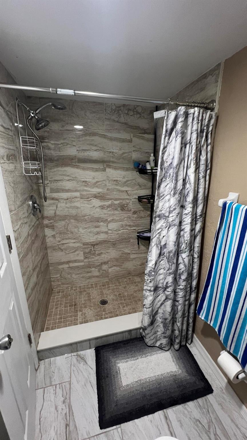 MIDPORT PLACE I, A CONDOM - Residential Lease